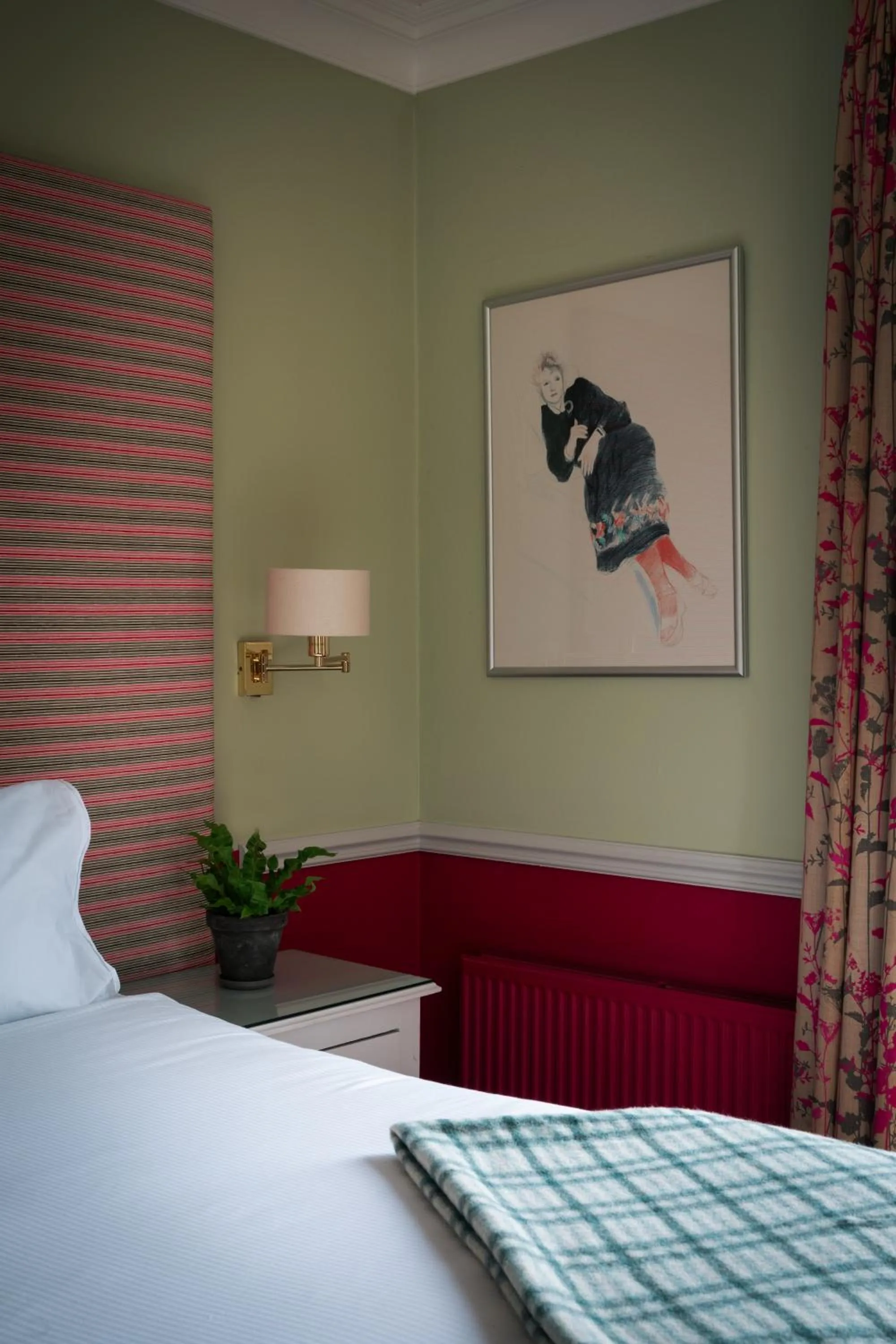 Bedroom, Bed in The Fell Hotel