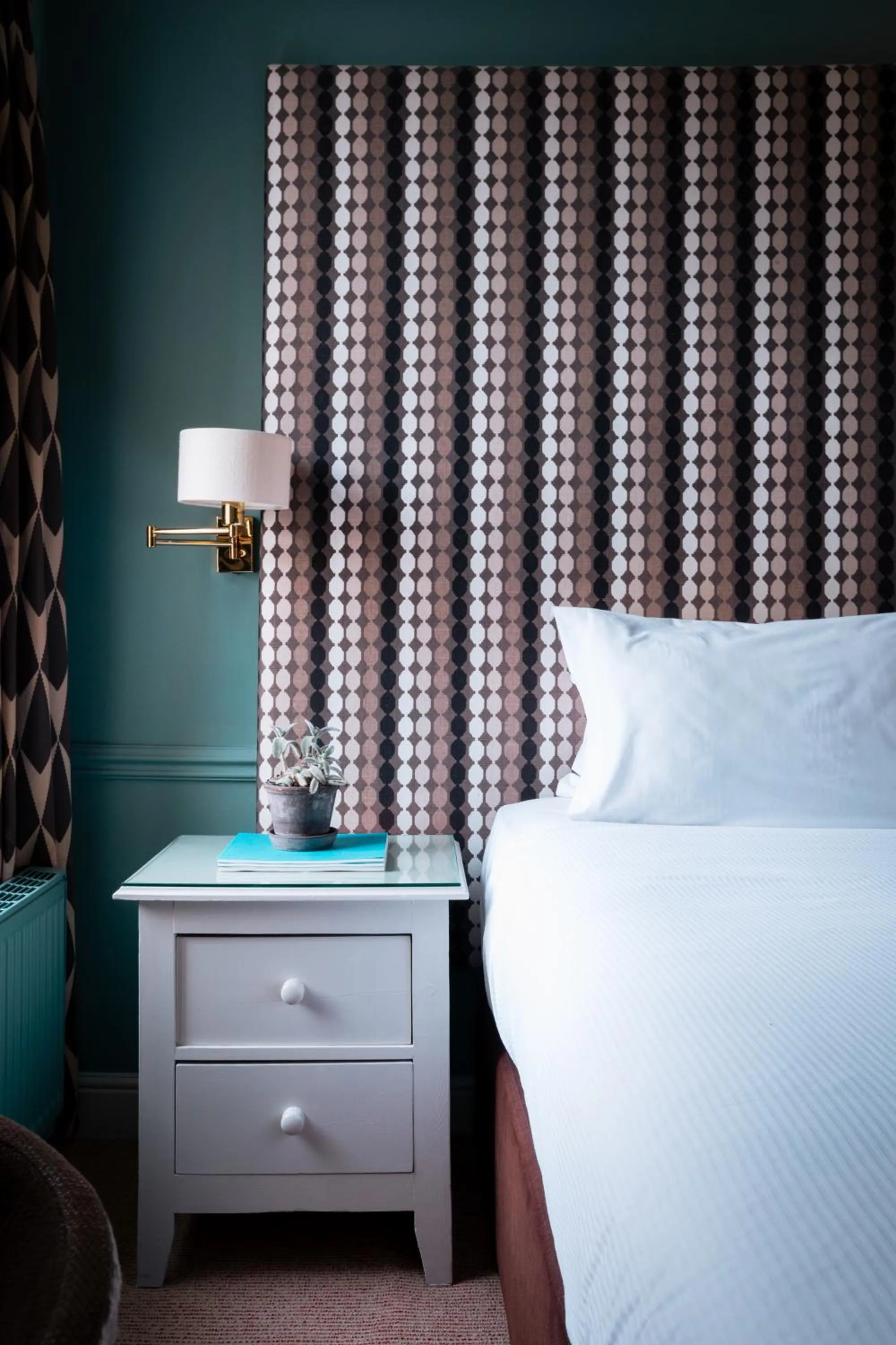 Bedroom, Bed in The Fell Hotel