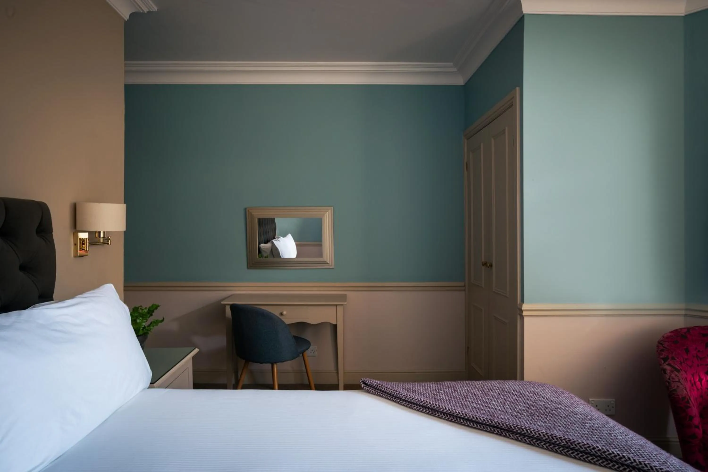 Bedroom, Bed in The Fell Hotel