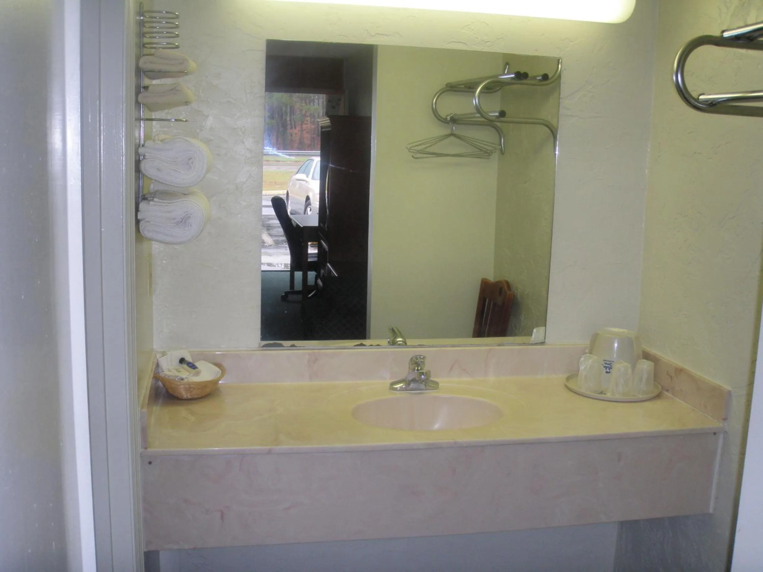 Bathroom in Applegate Inn