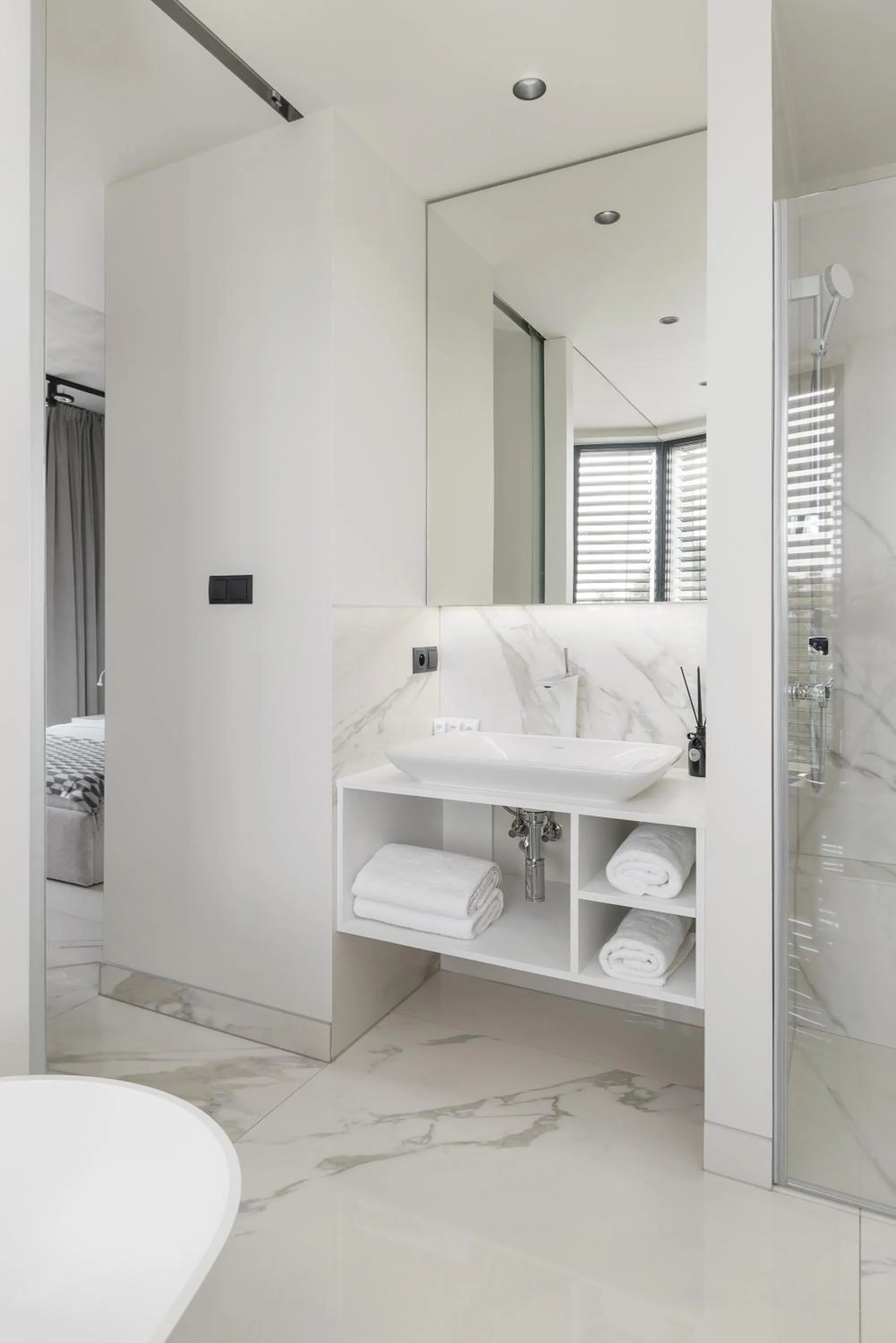 Shower, Bed in Centro Design Apartments - Półwiejska