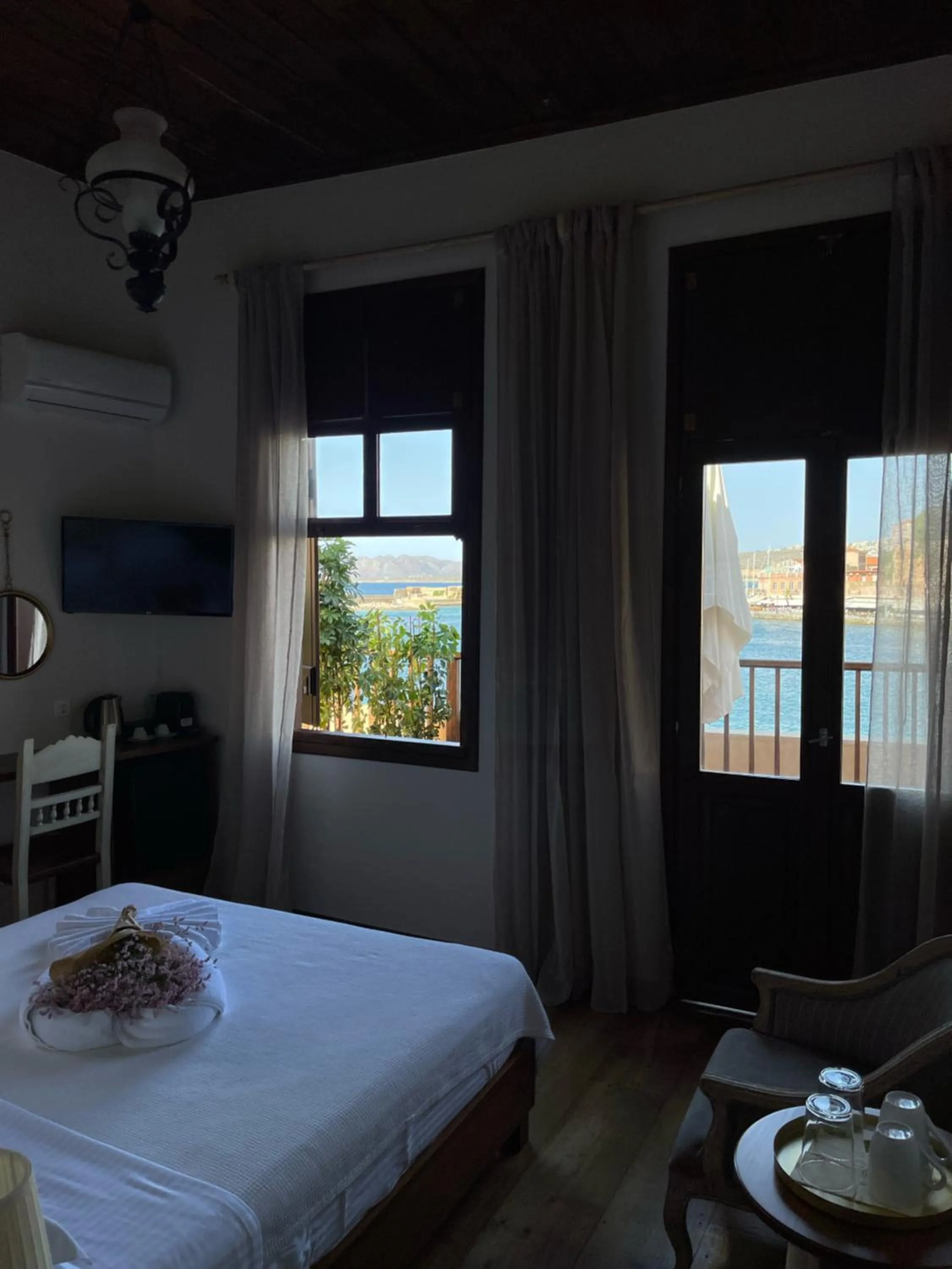 Photo of the whole room, Bed in Captain Vasilis Hotel