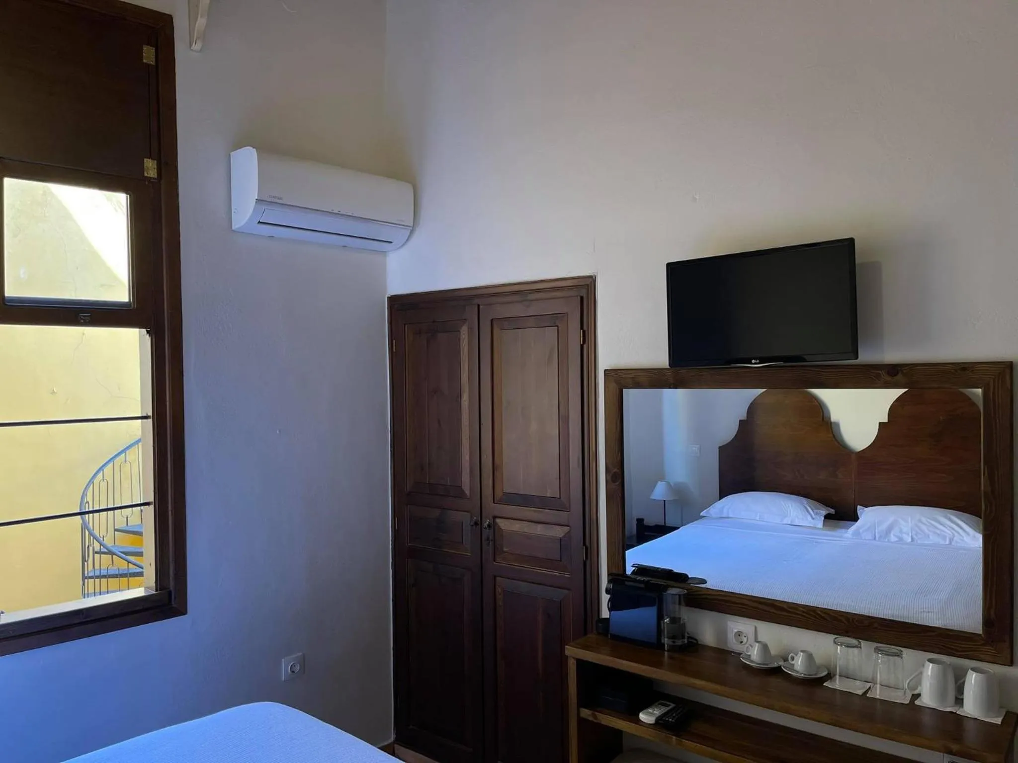 Photo of the whole room, Bed in Captain Vasilis Hotel