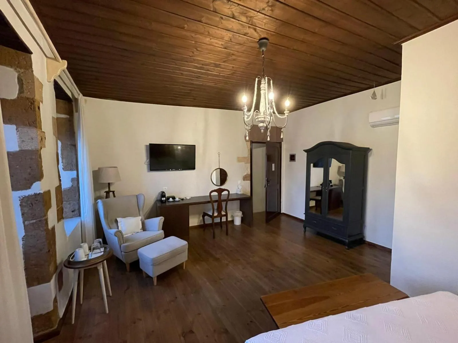 Photo of the whole room, Bed in Captain Vasilis Hotel