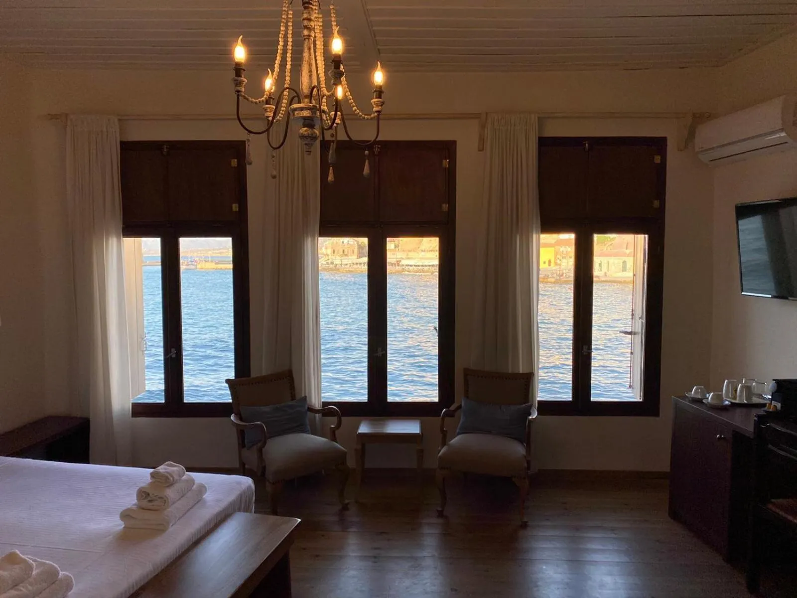 Photo of the whole room, Bed in Captain Vasilis Hotel