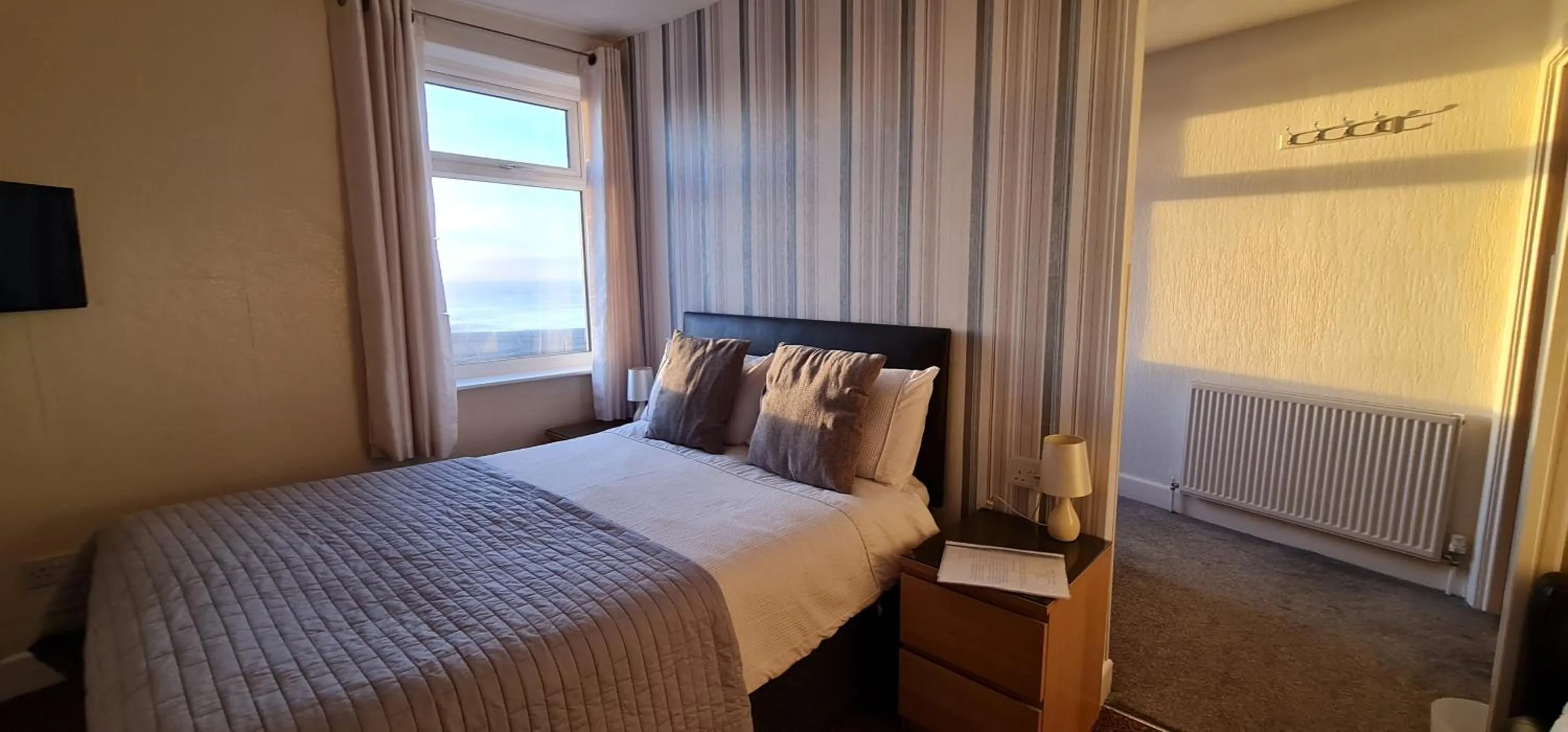 Bedroom, Bed in Ocean Bay