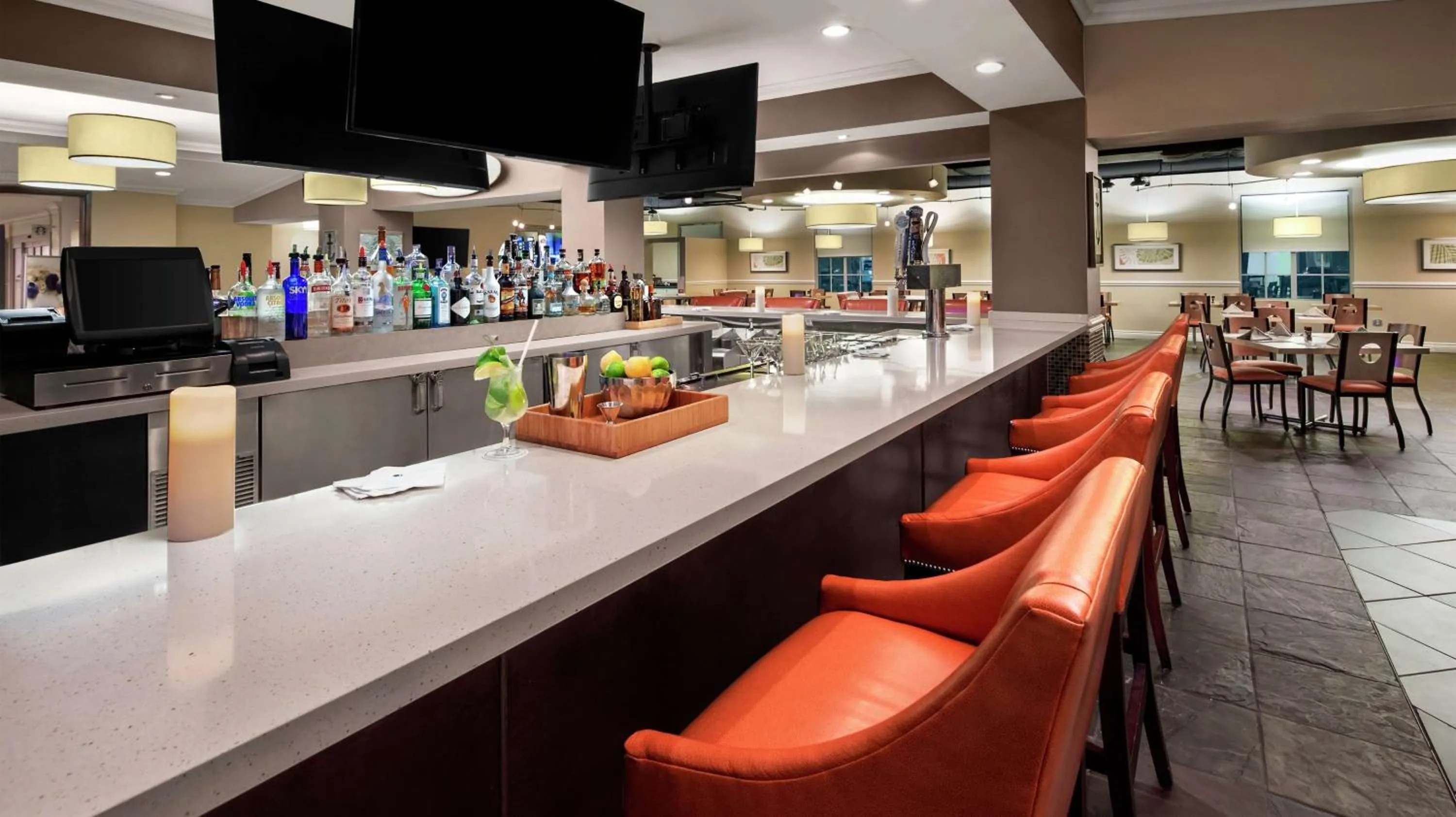 Lounge or bar in DoubleTree by Hilton Sunrise - Sawgrass Mills