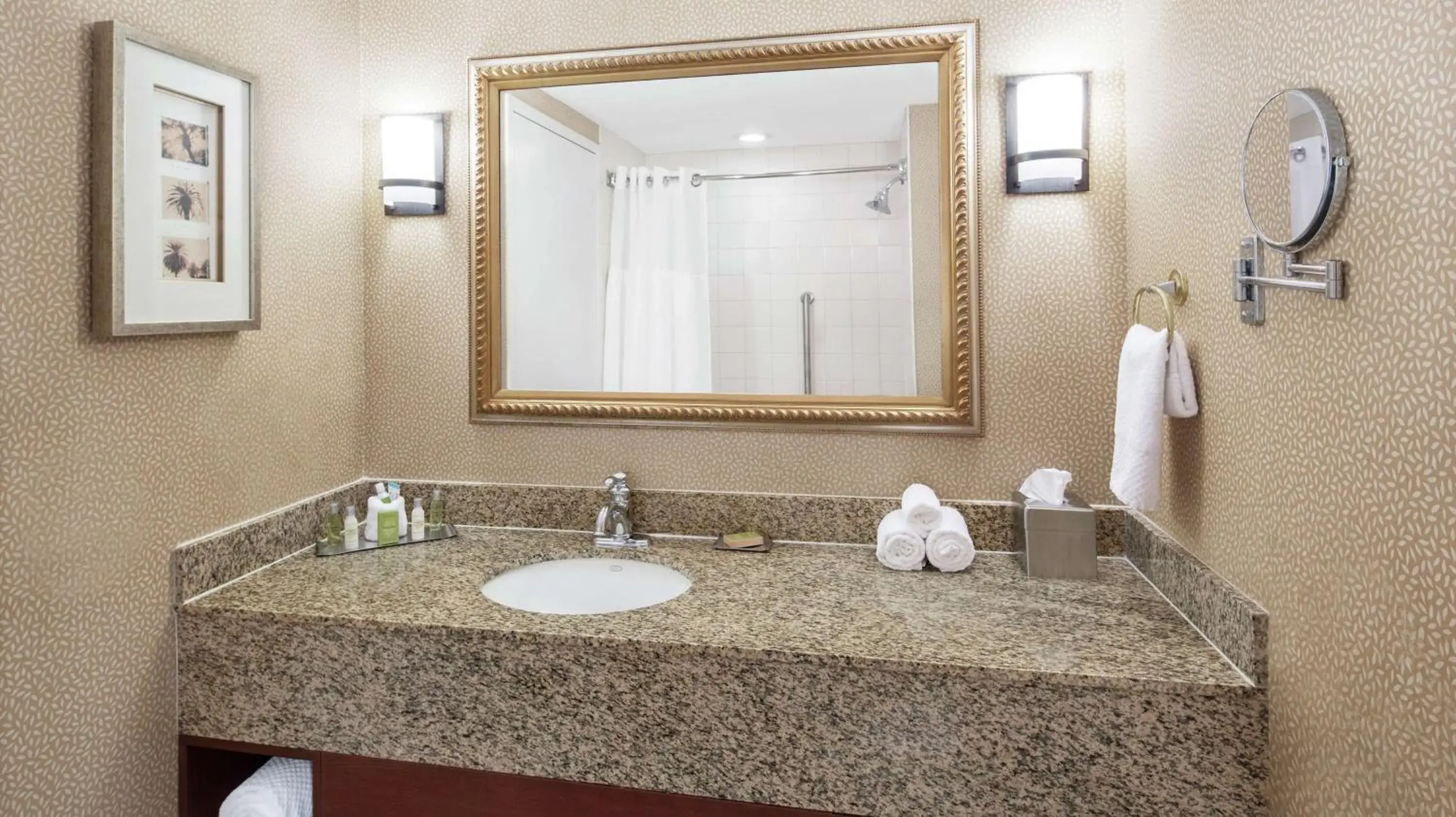 Queen Room with Two Queen Beds in DoubleTree by Hilton Sunrise - Sawgrass Mills Queen Room with Two Queen Beds in DoubleTree by Hilton Sunrise - Sawgrass Mills