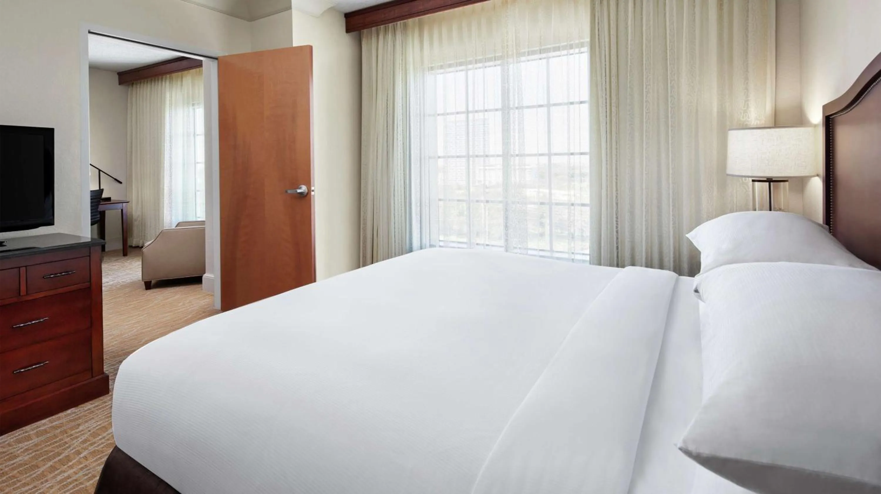 Bedroom, Bed in DoubleTree by Hilton Sunrise - Sawgrass Mills
