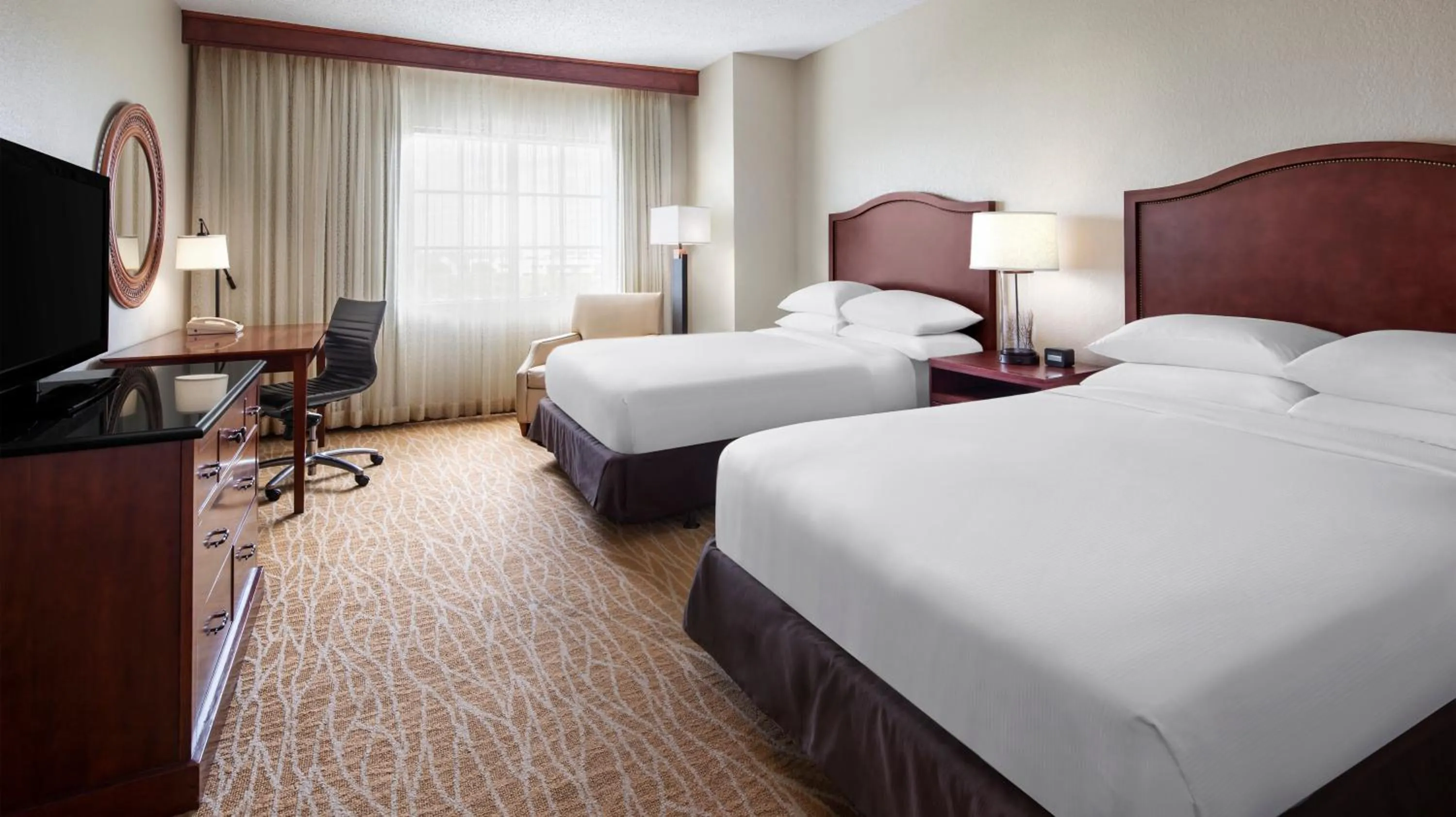 Bedroom, Bed in DoubleTree by Hilton Sunrise - Sawgrass Mills