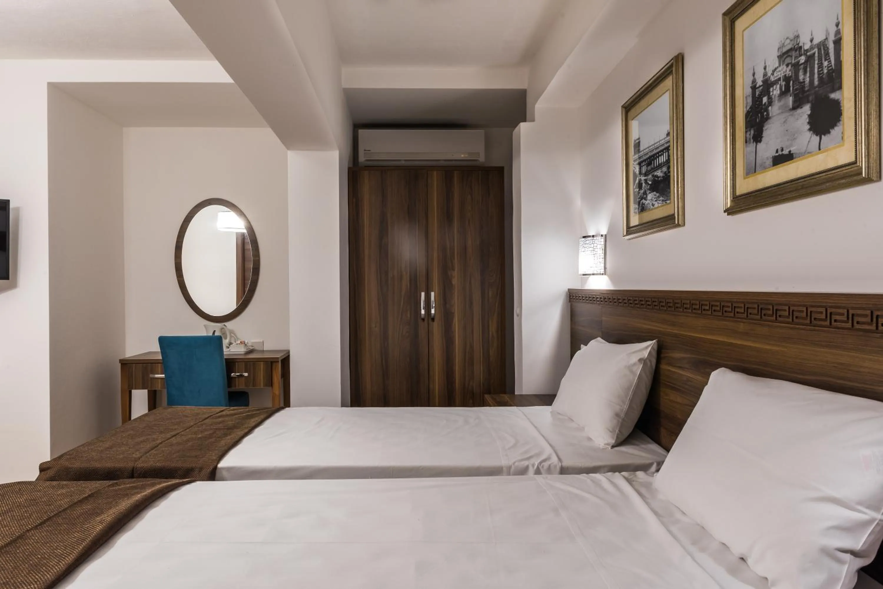 Bed in Slimiza Suites