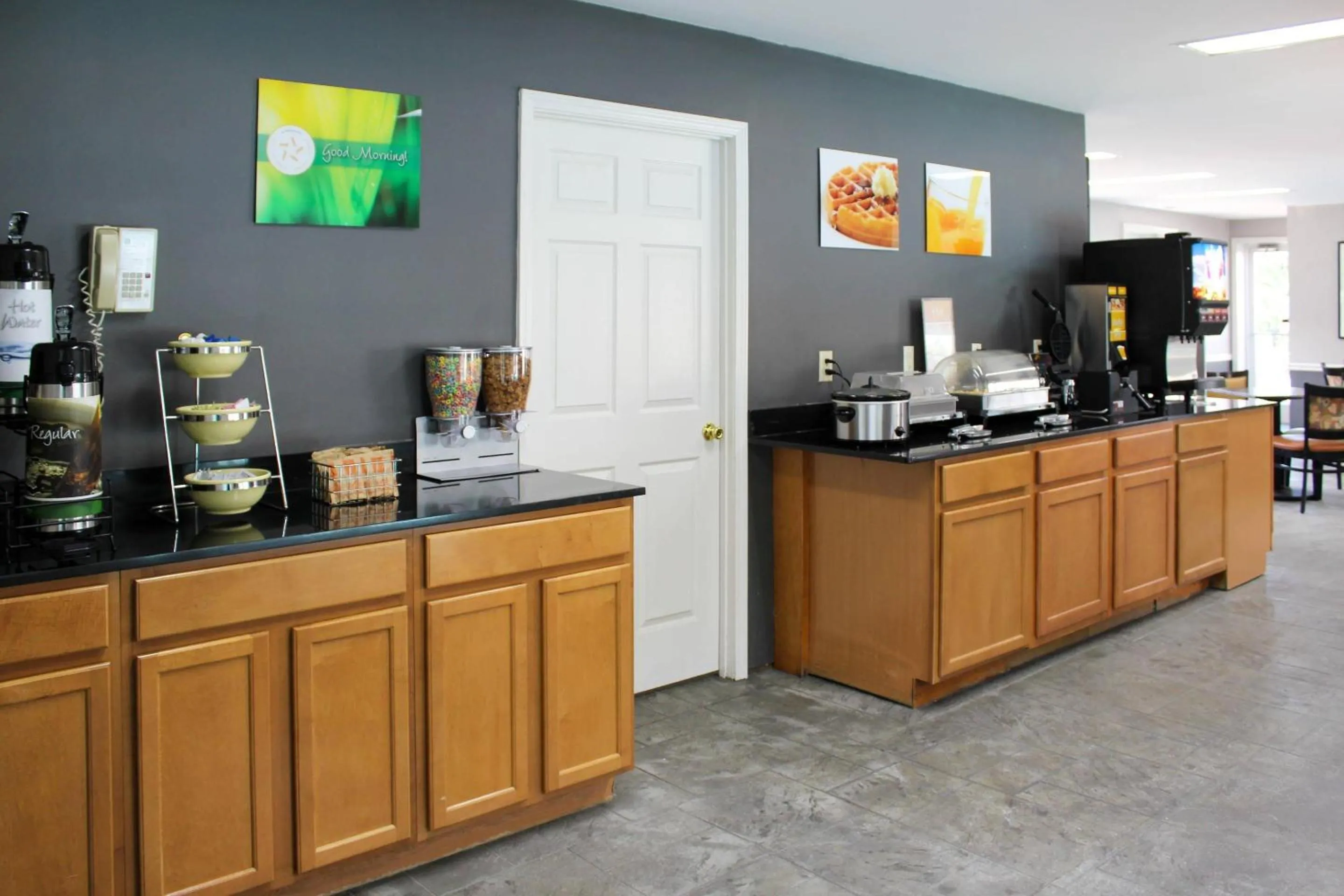 Breakfast in Quality Inn Crossville Near Cumberland Mountain State Park