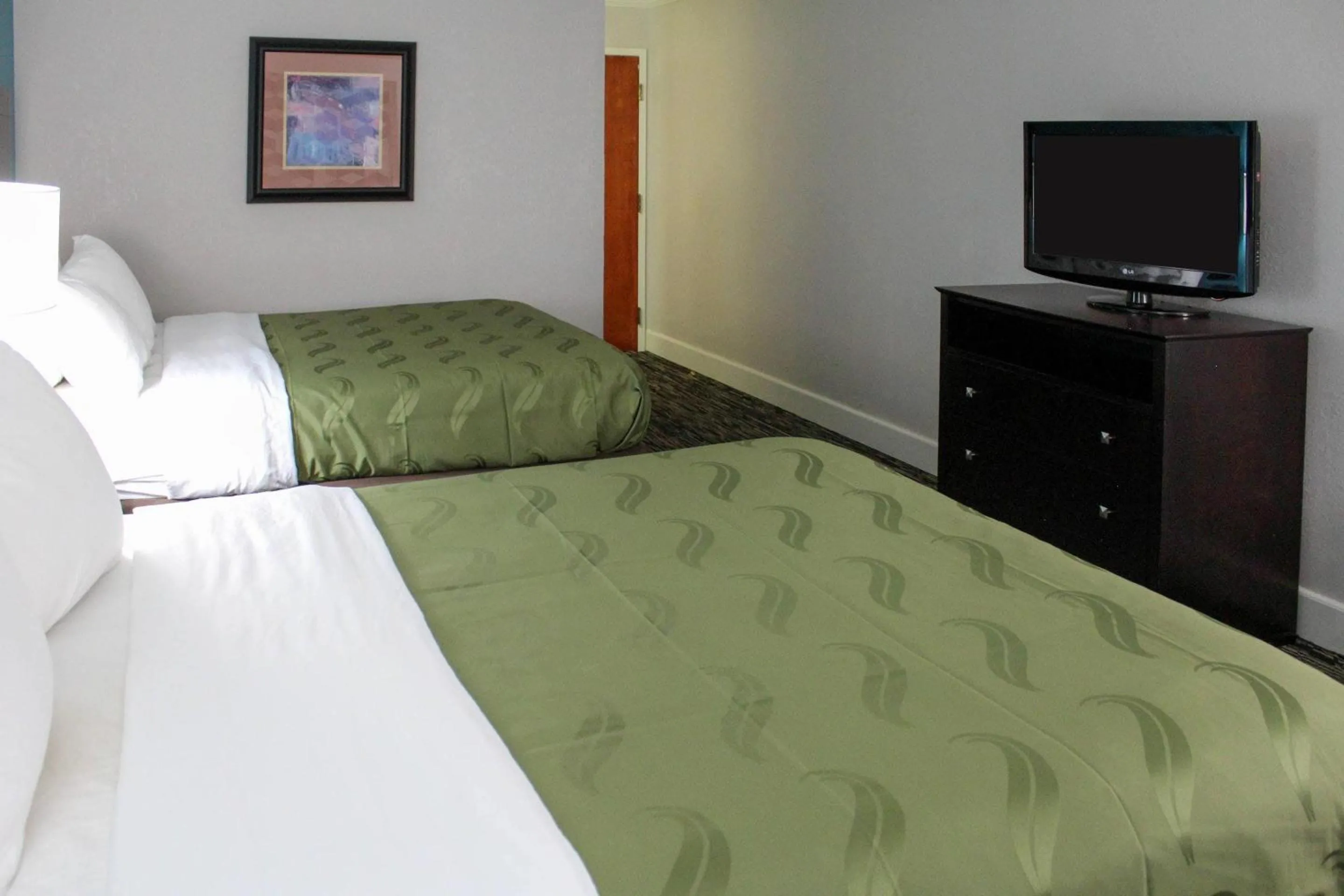 Bedroom, Bed in Quality Inn Crossville Near Cumberland Mountain State Park