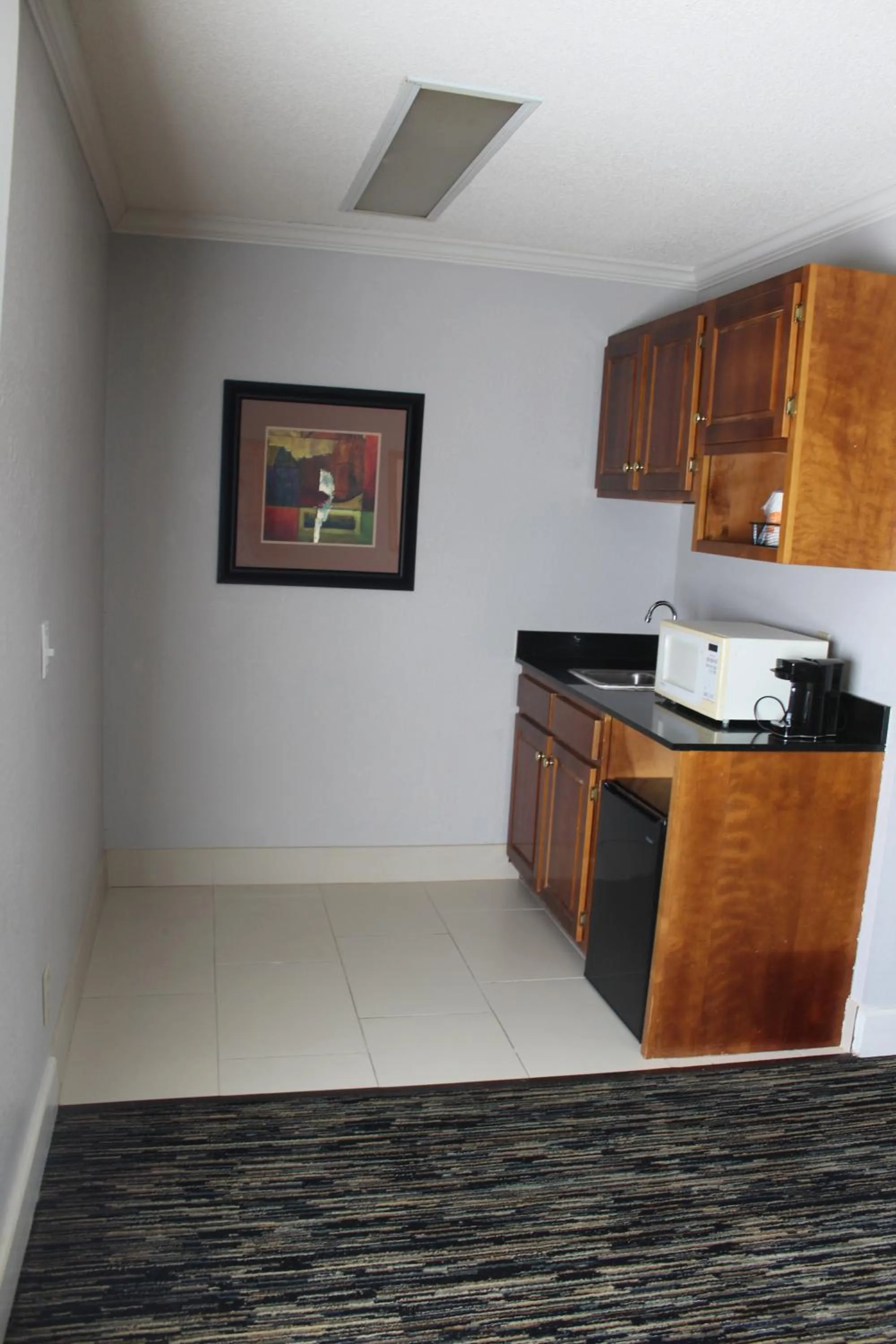 Kitchen or kitchenette in Quality Inn Crossville Near Cumberland Mountain State Park