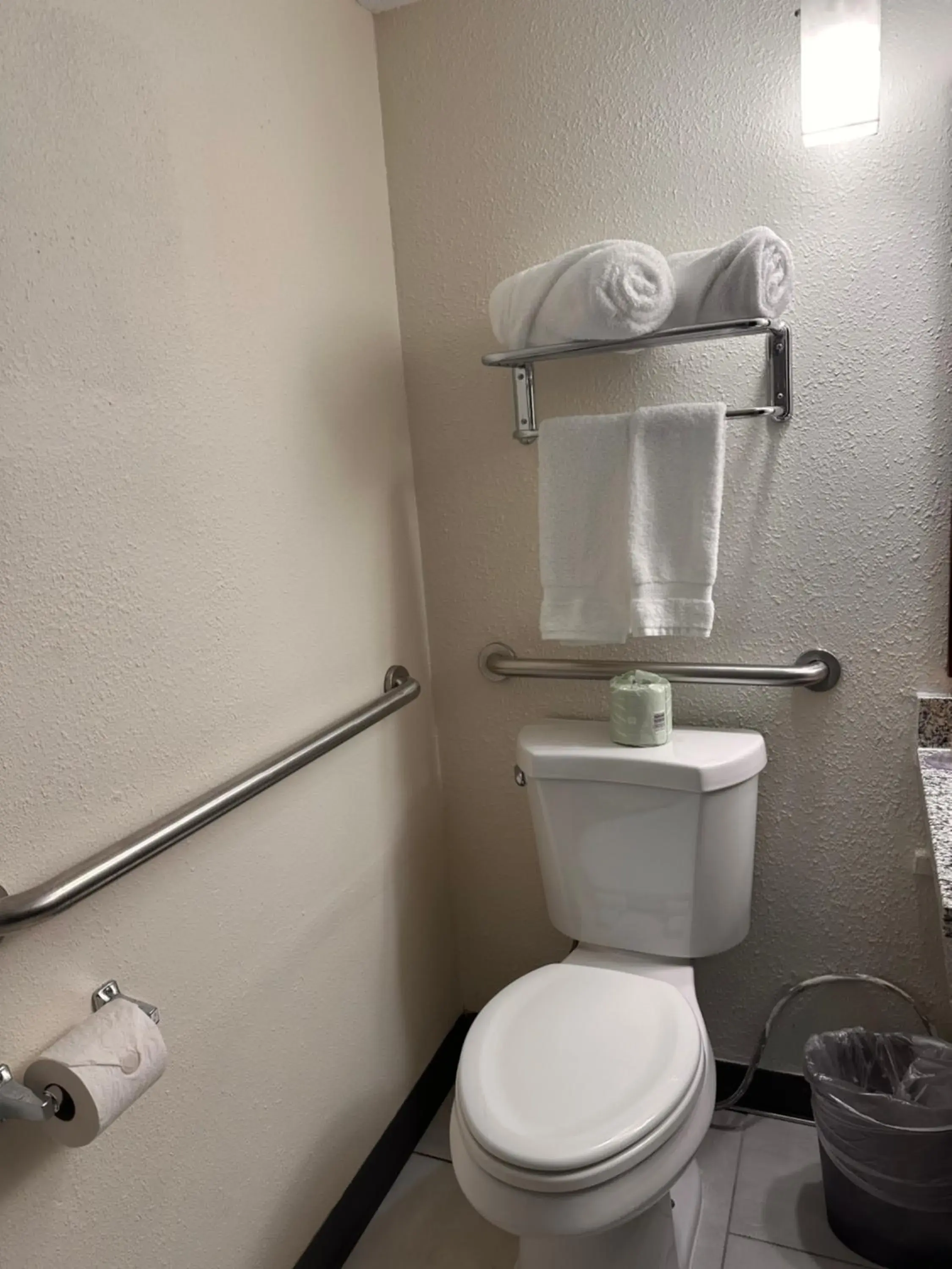 Queen Room - Mobility Access/Non-Smoking in Ramada Downtown by Wyndham Anchorage Queen Room - Mobility Access/Non-Smoking in Ramada Downtown by Wyndham Anchorage