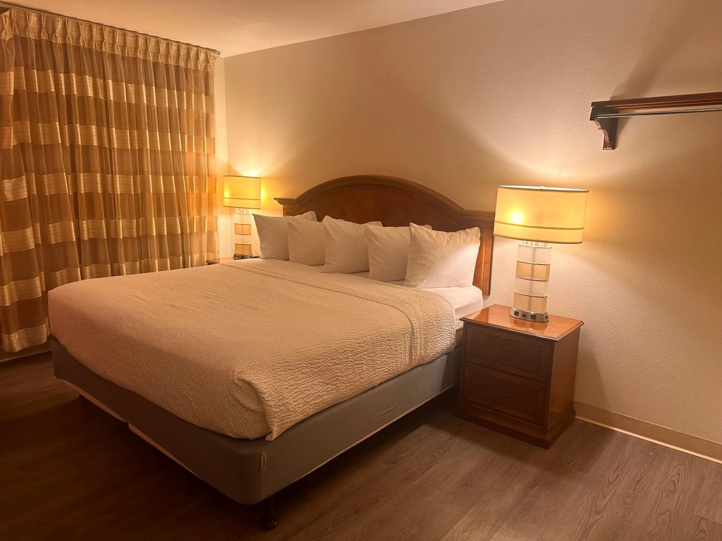 Bed in Ramada Downtown by Wyndham Anchorage