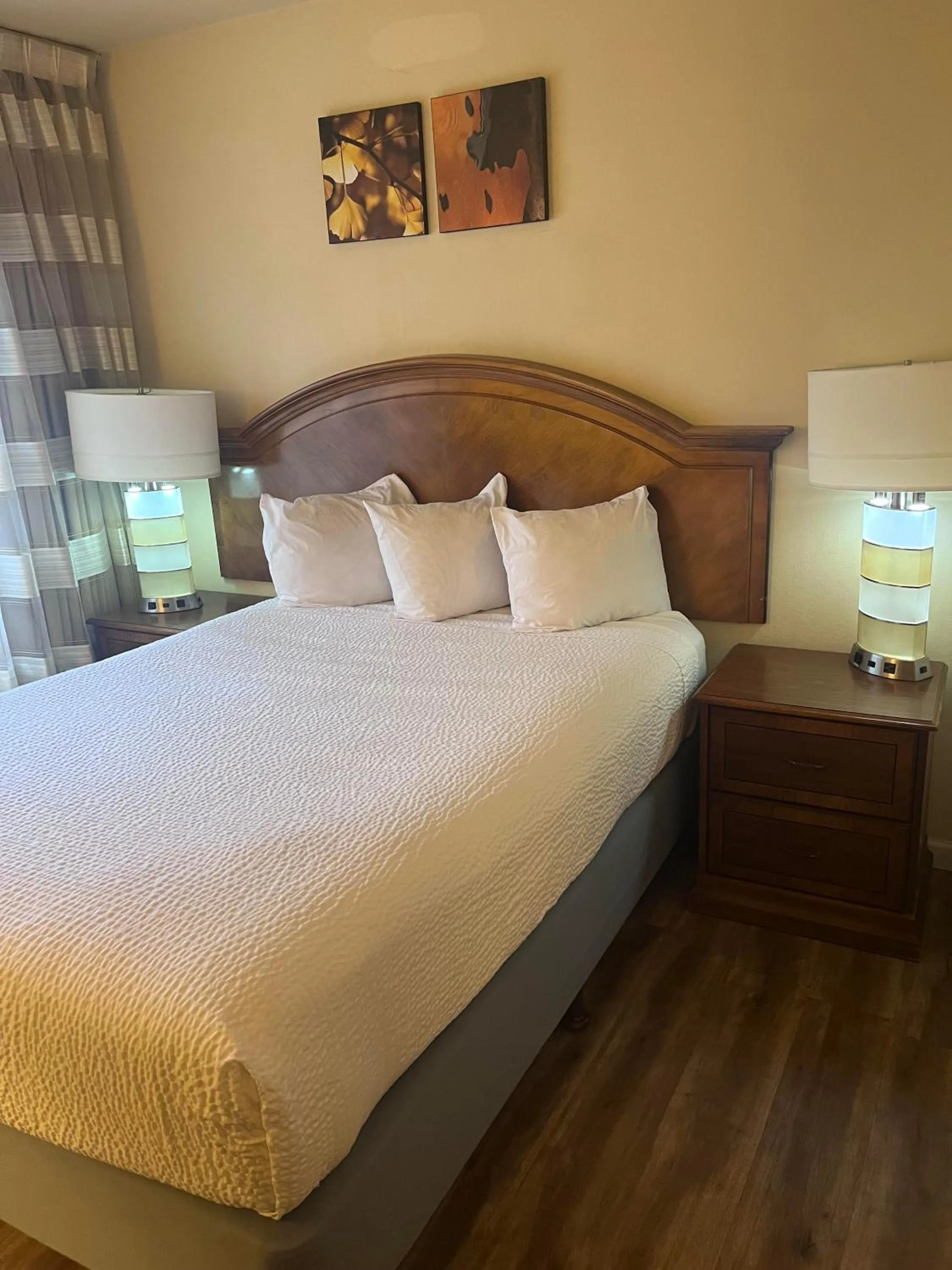 Bed in Ramada Downtown by Wyndham Anchorage