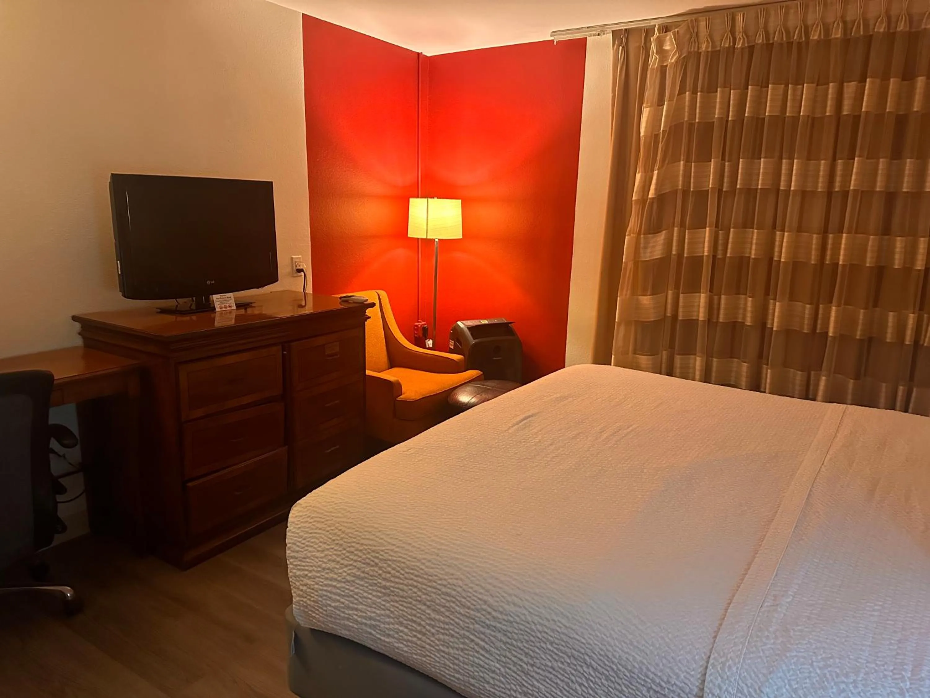 Bed in Ramada Downtown by Wyndham Anchorage