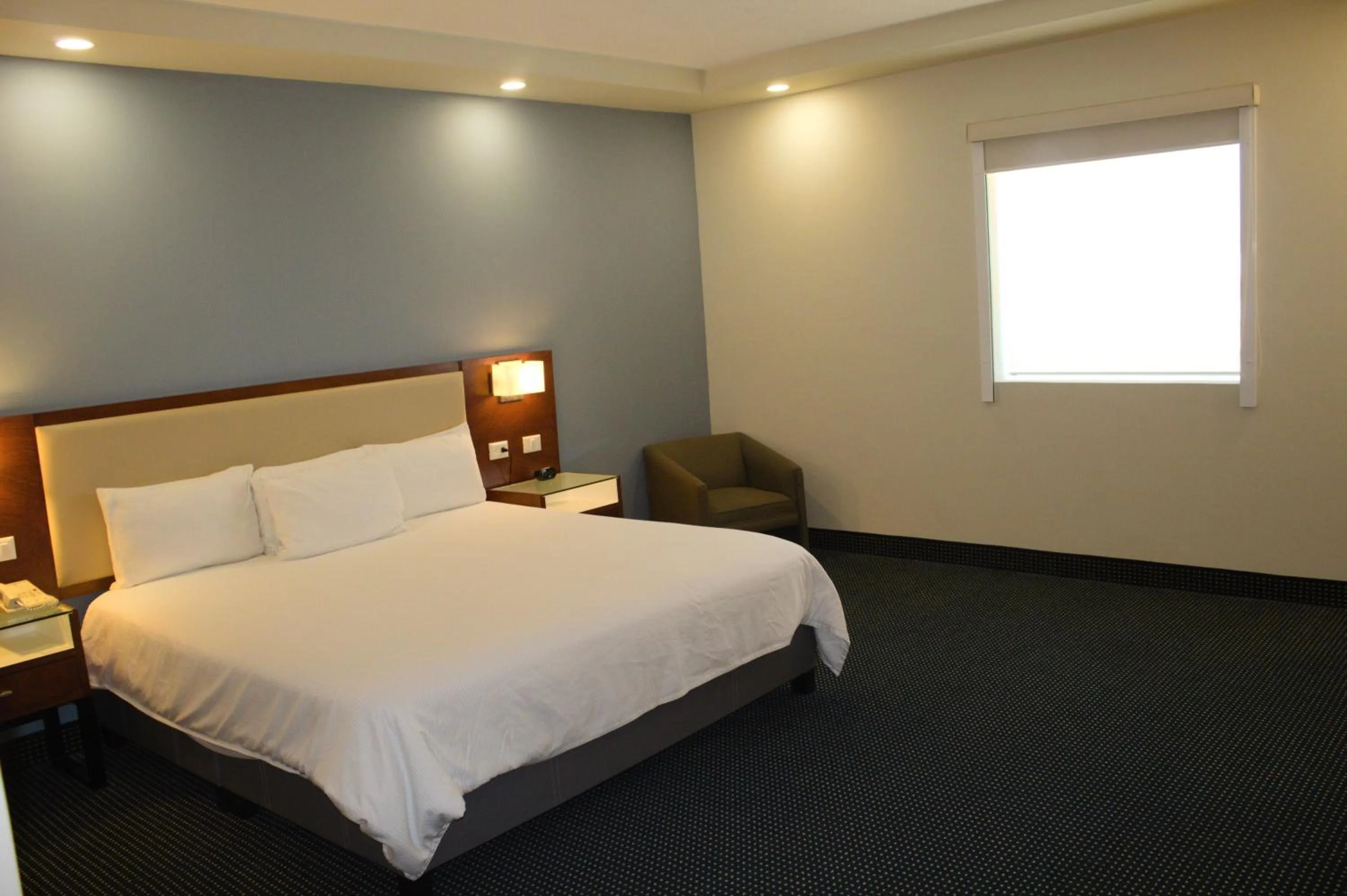 Bed in Best Western Santorin