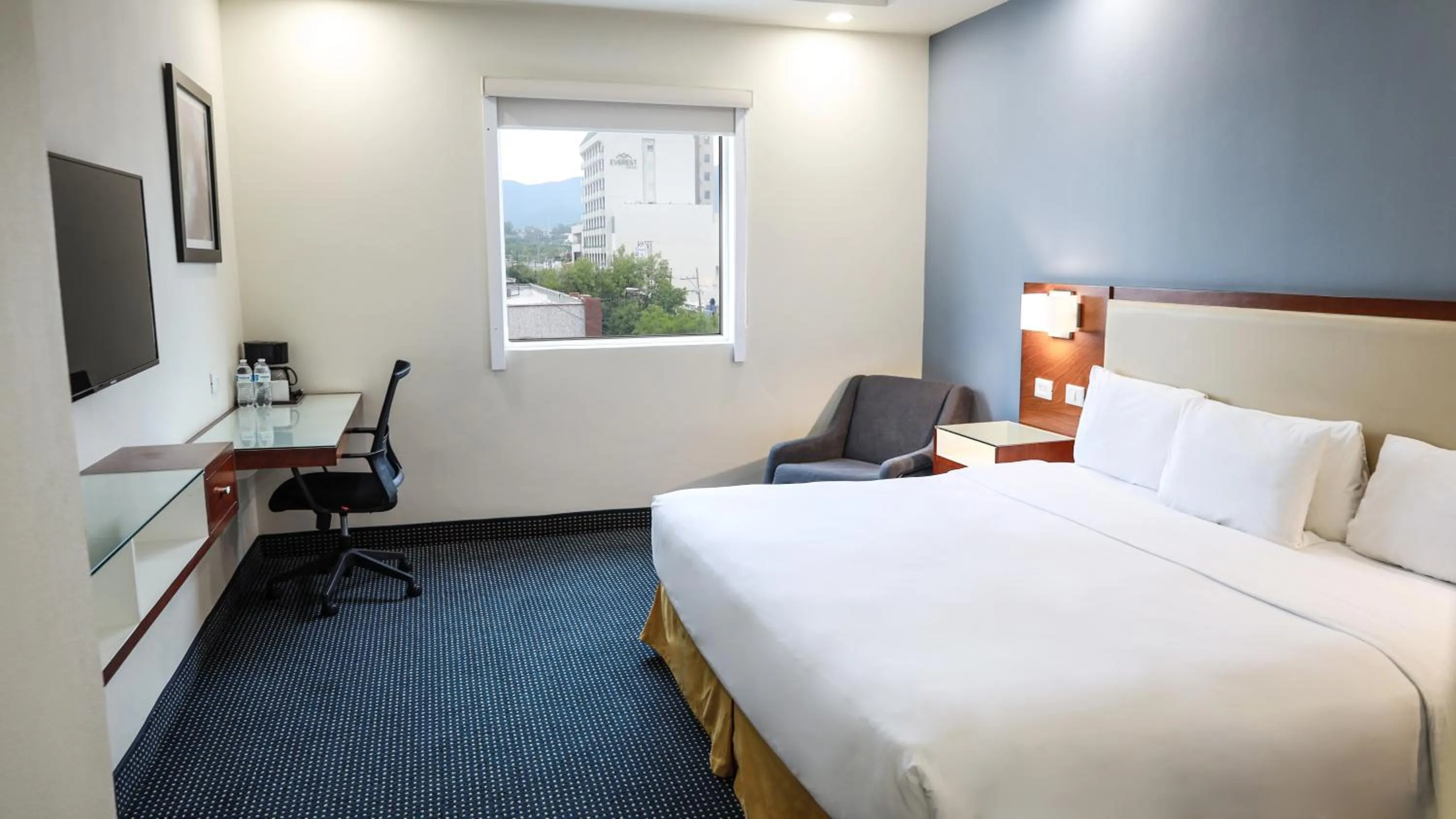 Bed in Best Western Santorin