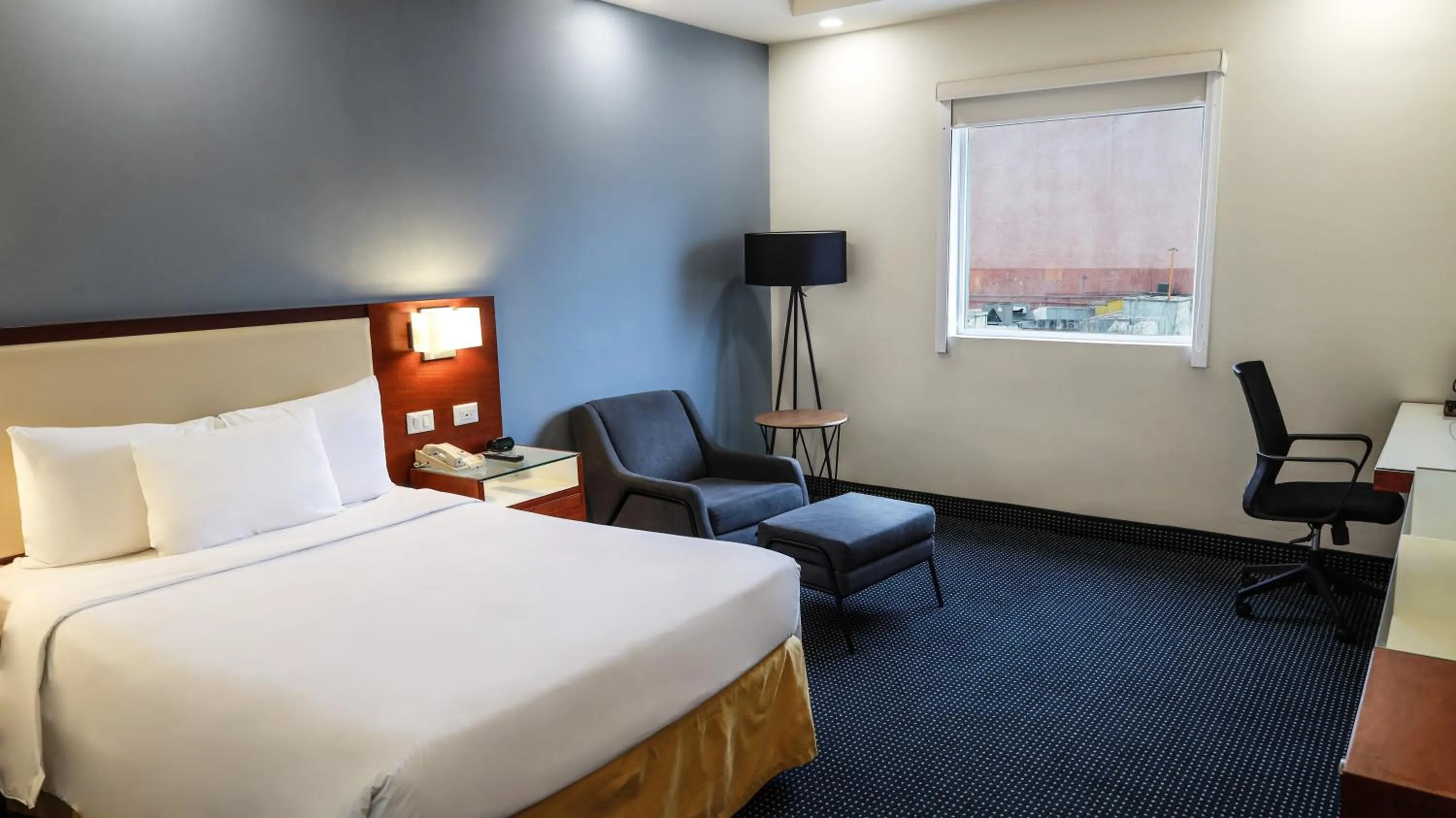 Bed in Best Western Santorin