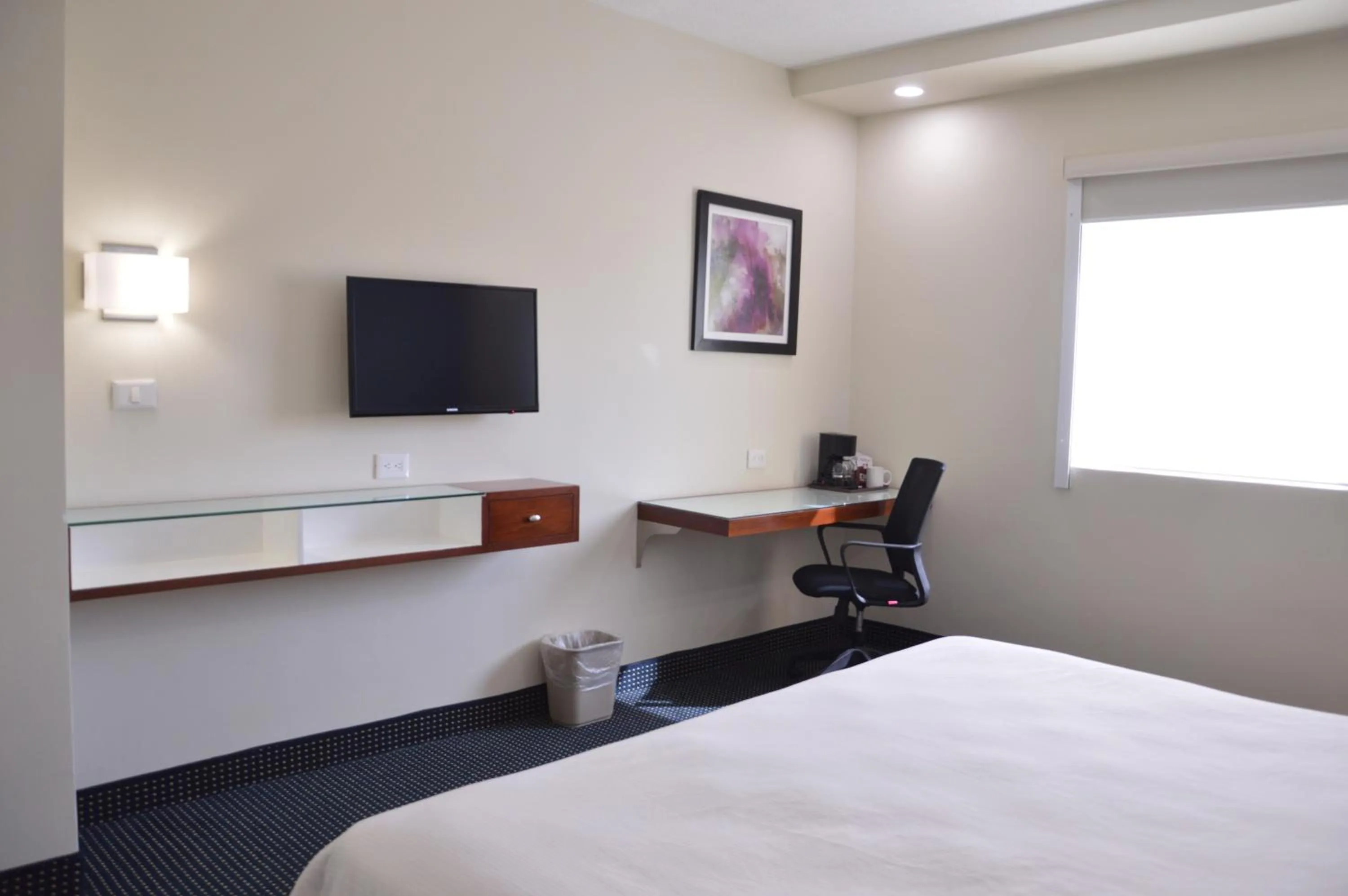 Bed in Best Western Santorin