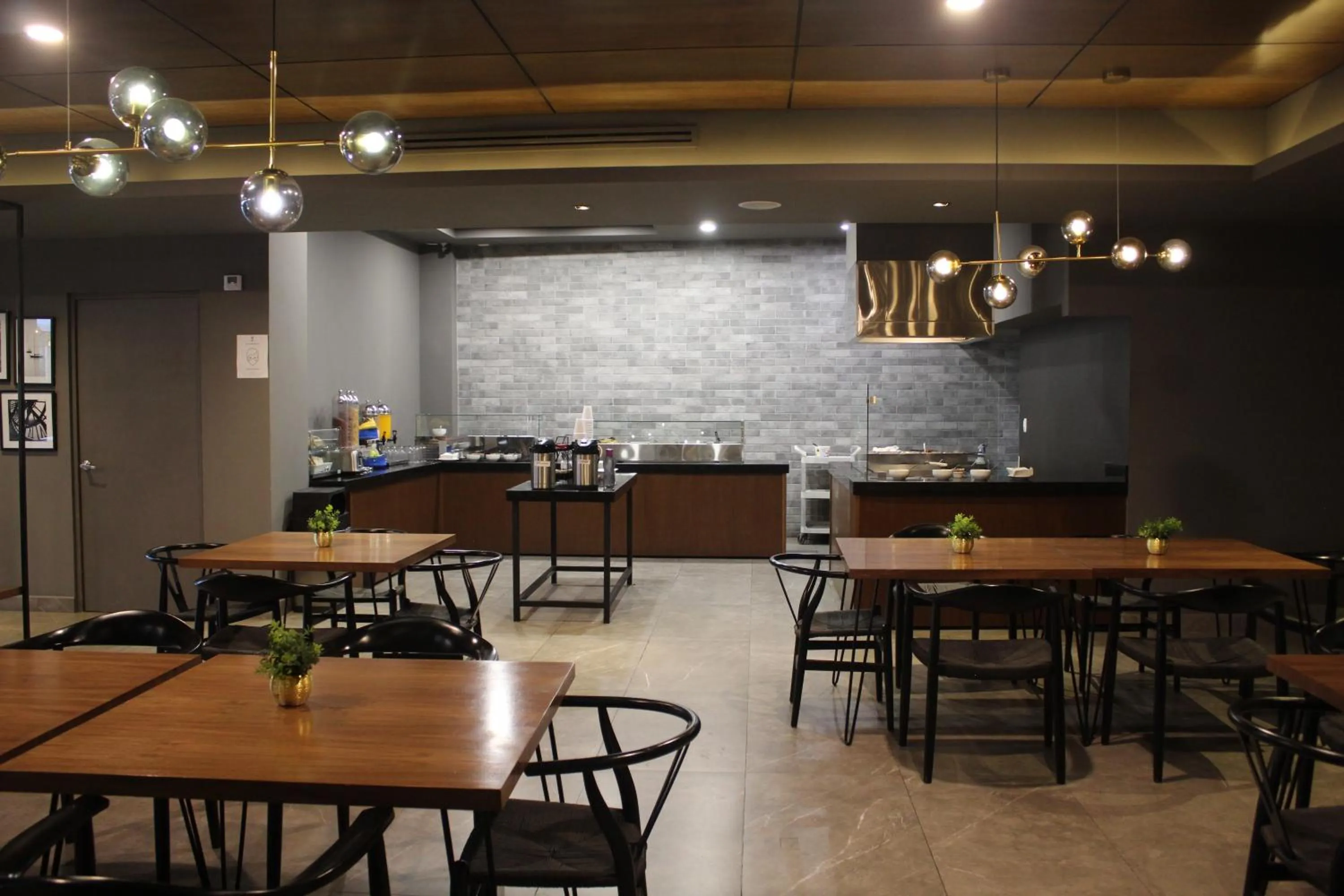 Restaurant/places to eat in Best Western Santorin