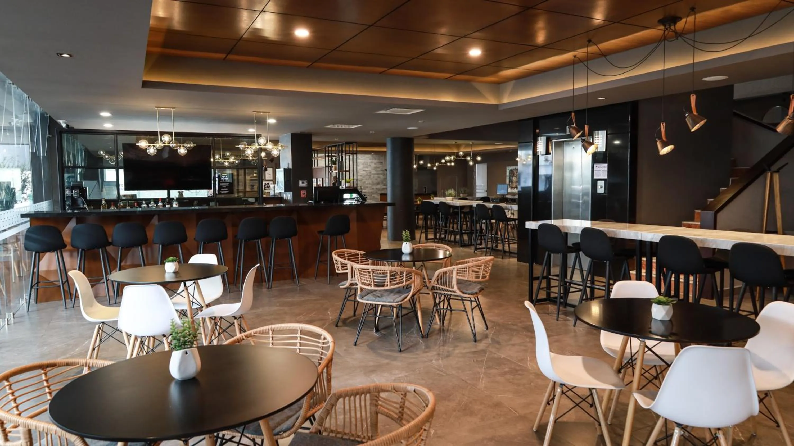 Lounge or bar in Best Western Santorin