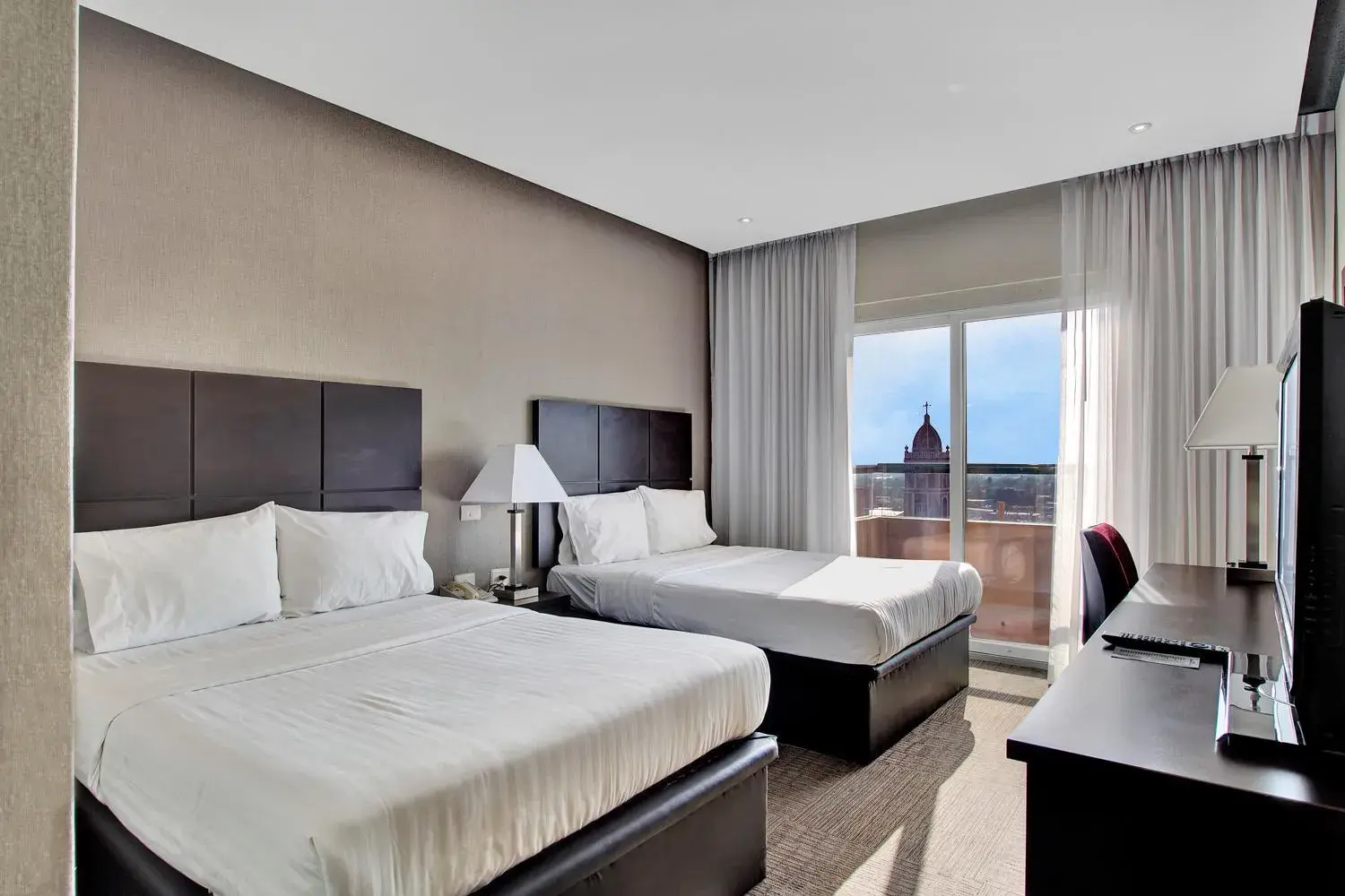 Photo of the whole room, Bed in Everest Ciudad Victoria Photo of the whole room, Bed in Everest Ciudad Victoria