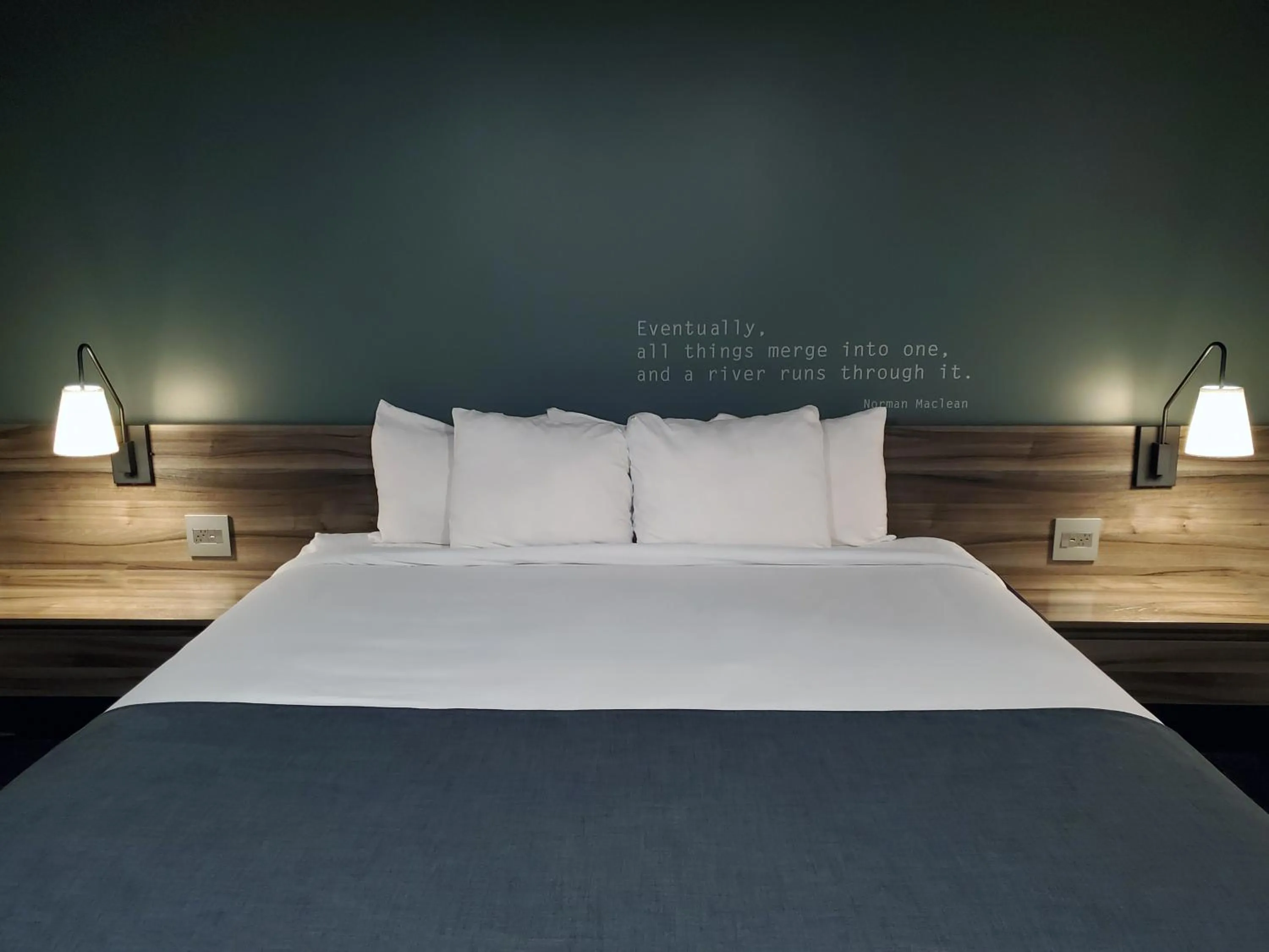 Bed in Ruby River Hotel