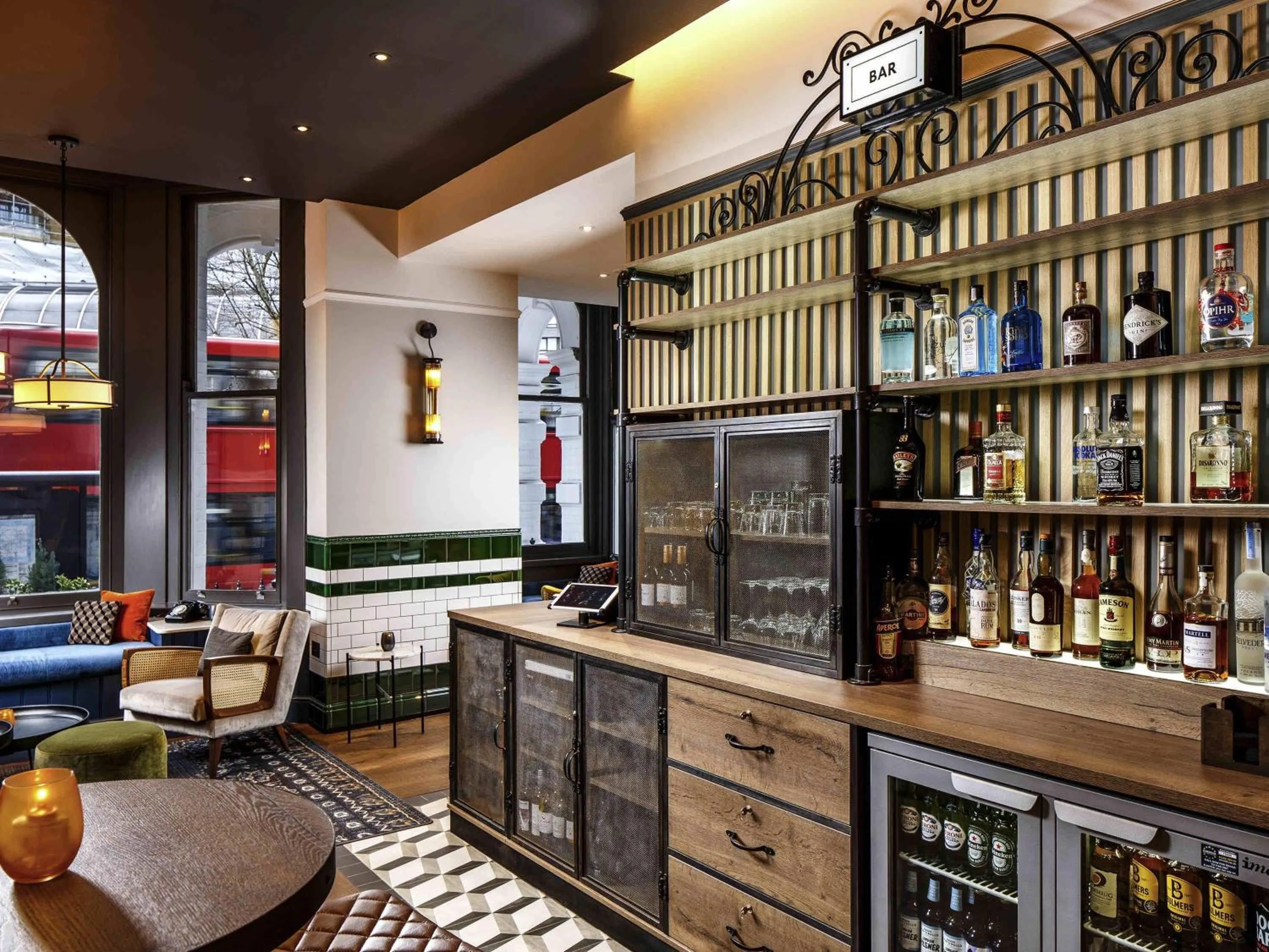 Lounge or bar in ibis Styles London Gloucester Road