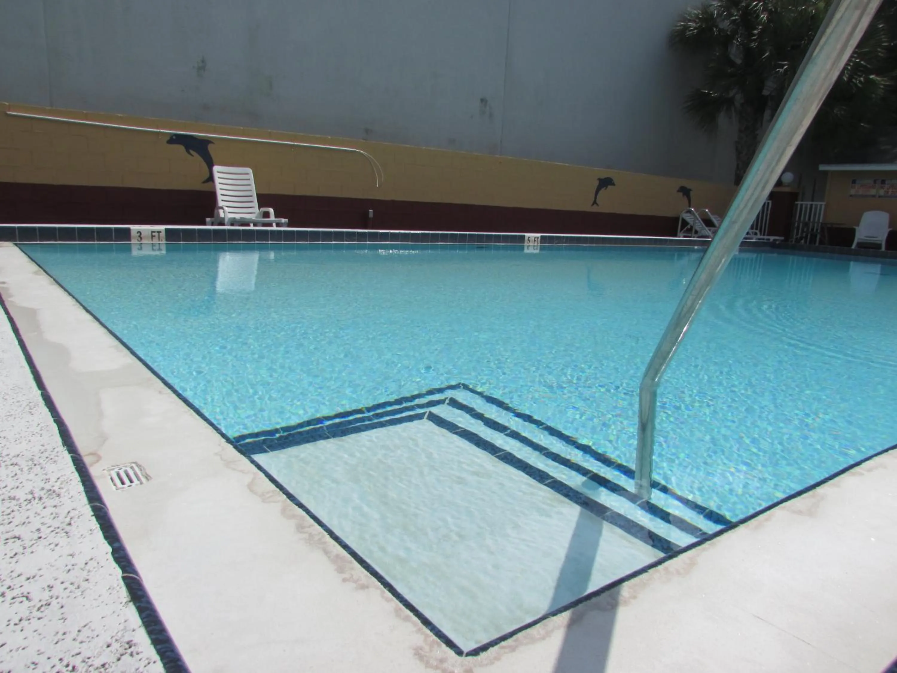 Swimming pool in Howard Johnson by Wyndham Ft. Myers FL
