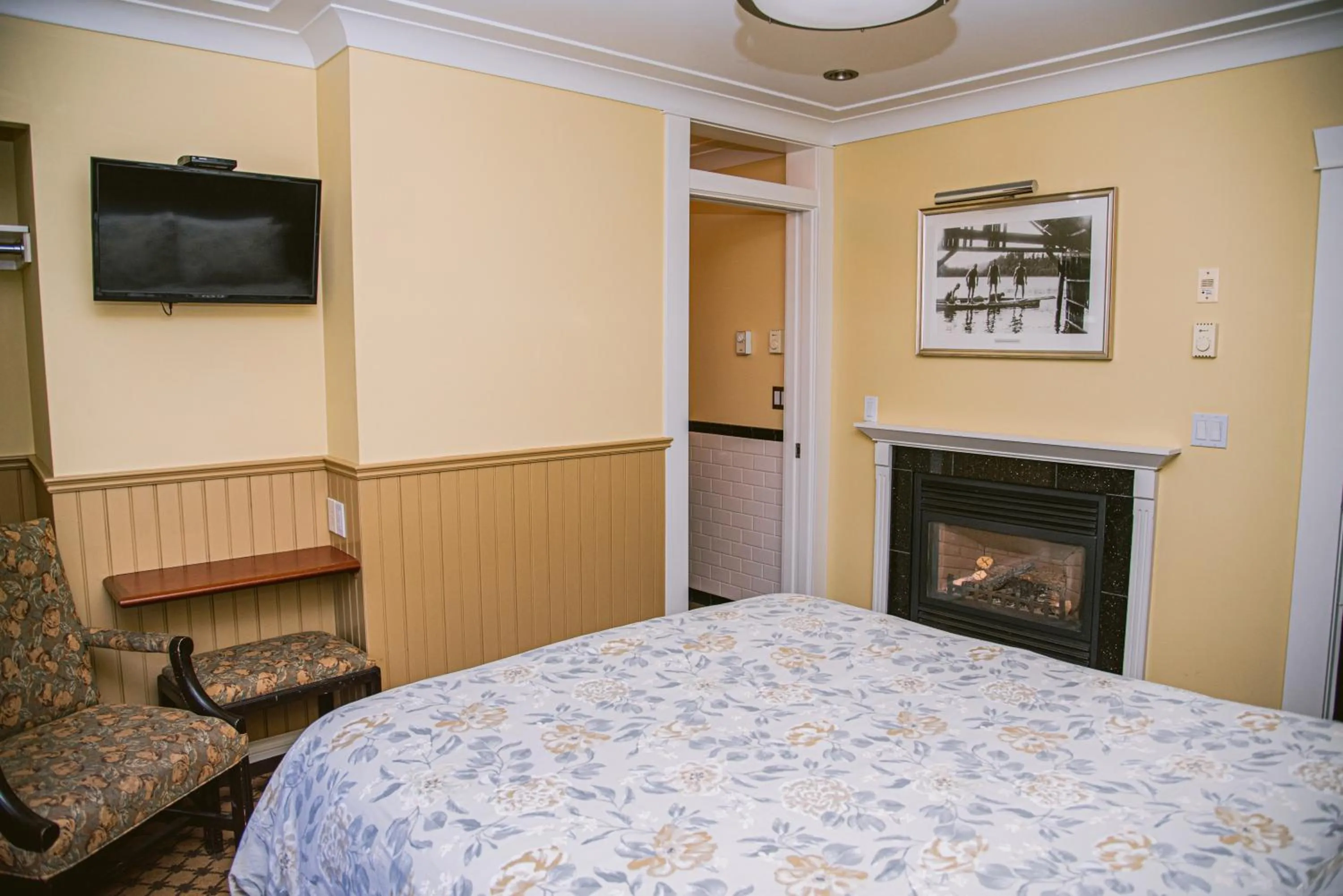 Bed in Salt Spring Inn