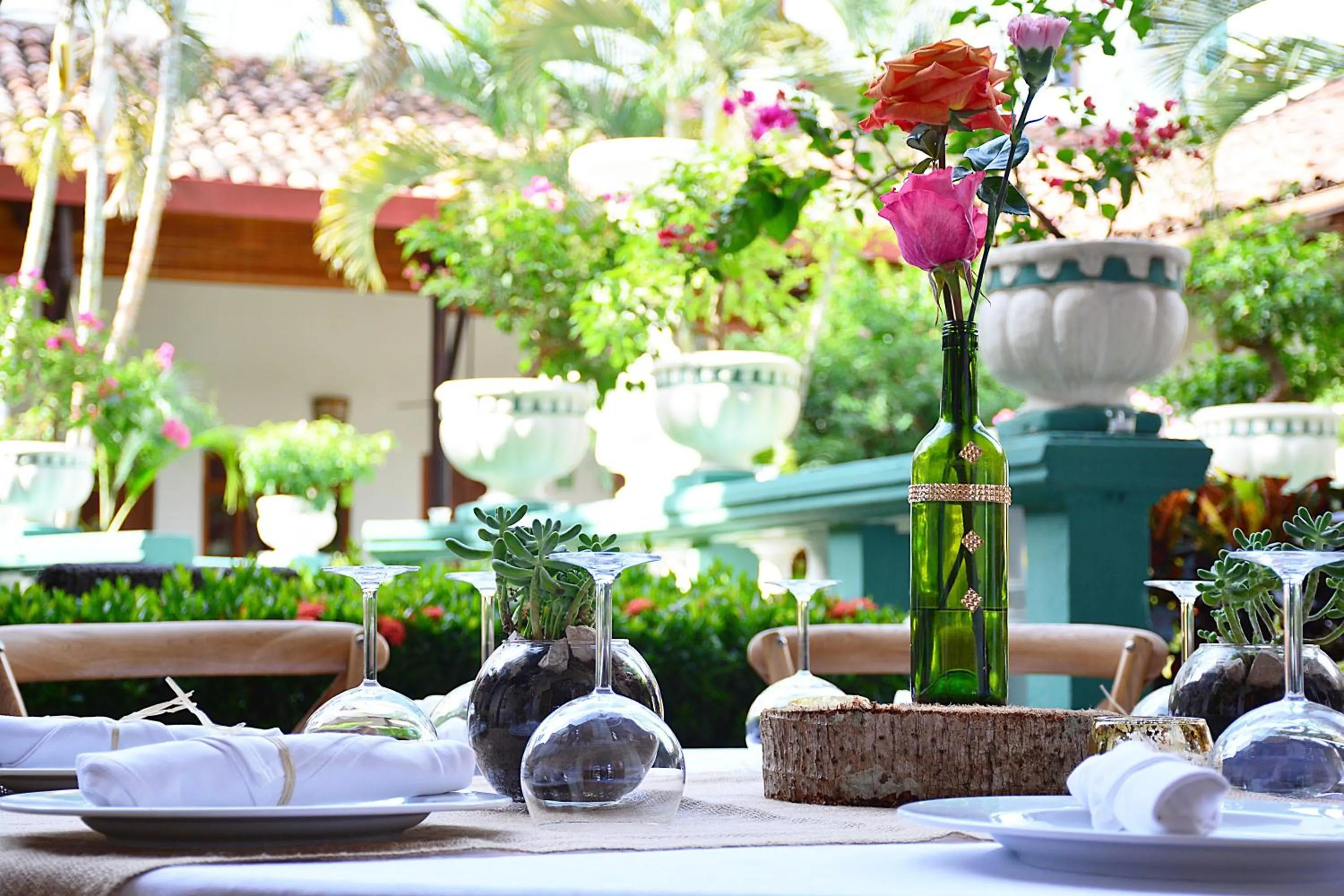 Restaurant/places to eat in Hotel Dario Granada