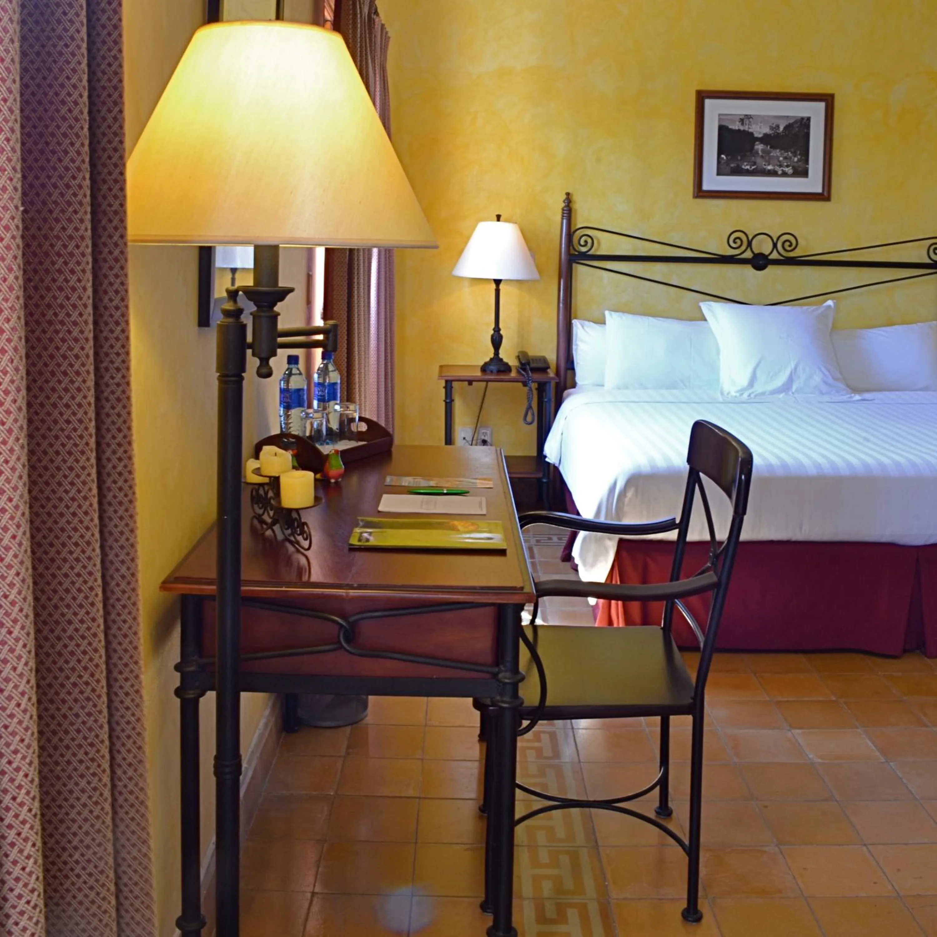 Living room, Bed in Hotel Dario Granada