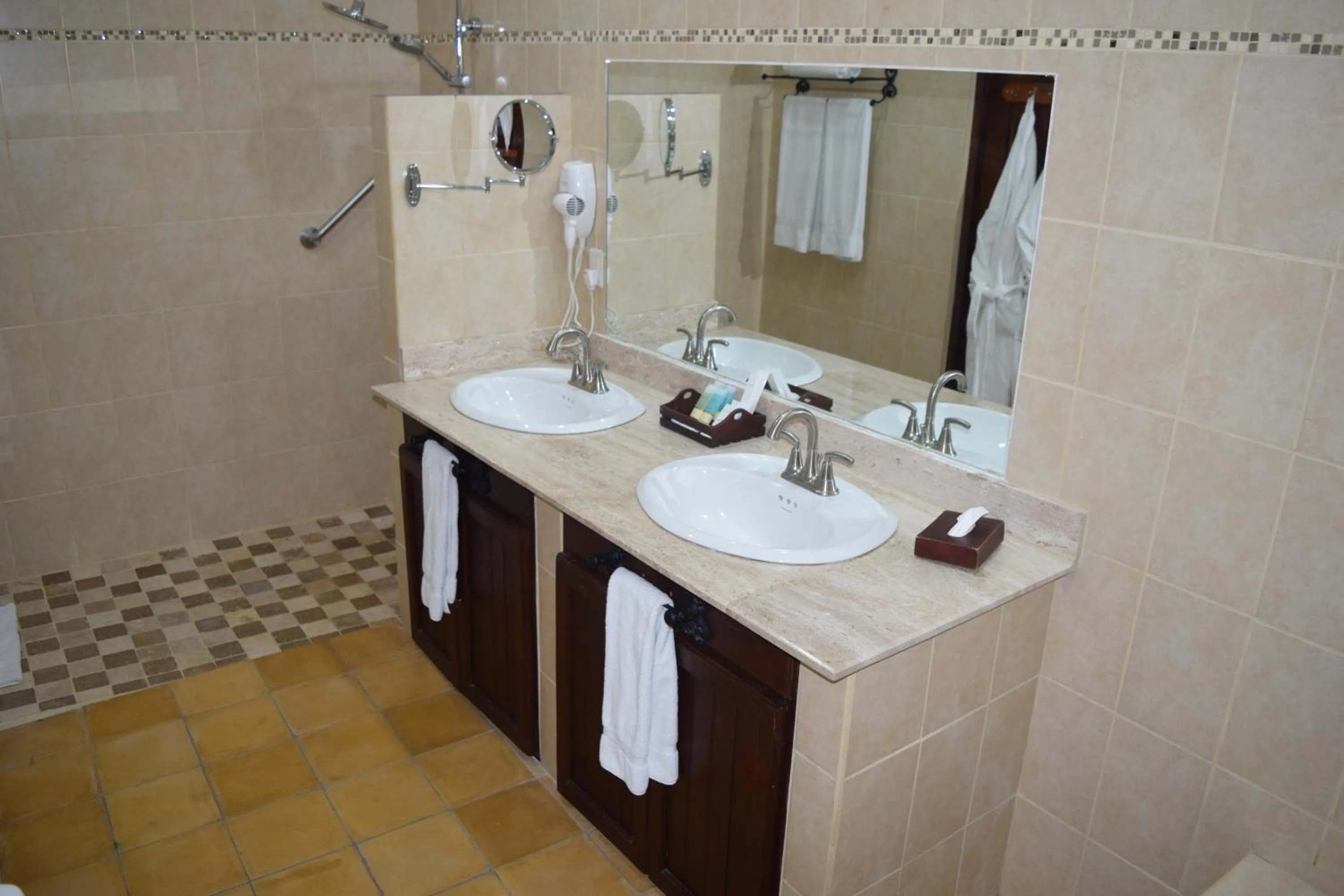 Bathroom in Hotel Dario Granada