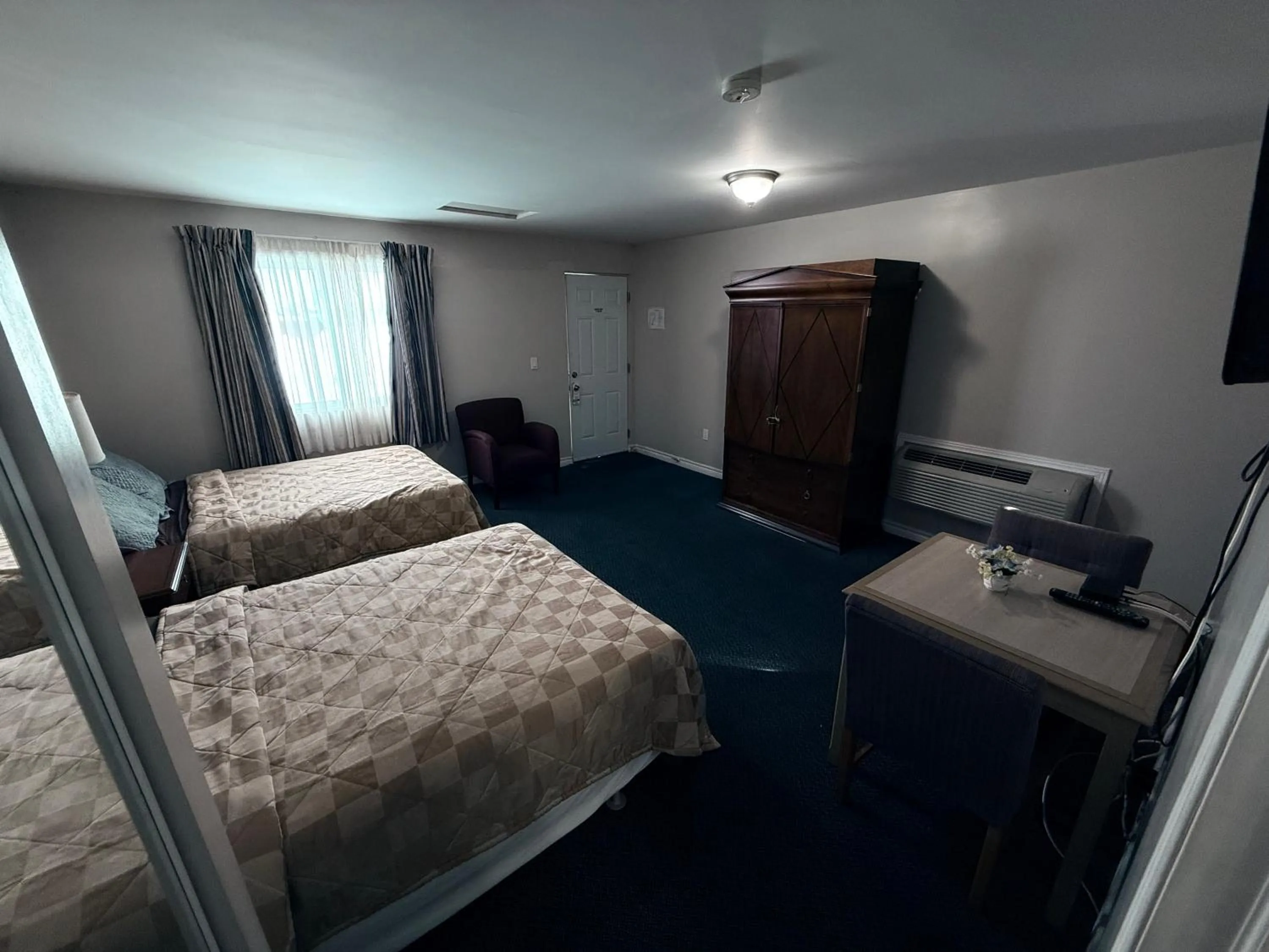 Bed in Guest Inn Motel