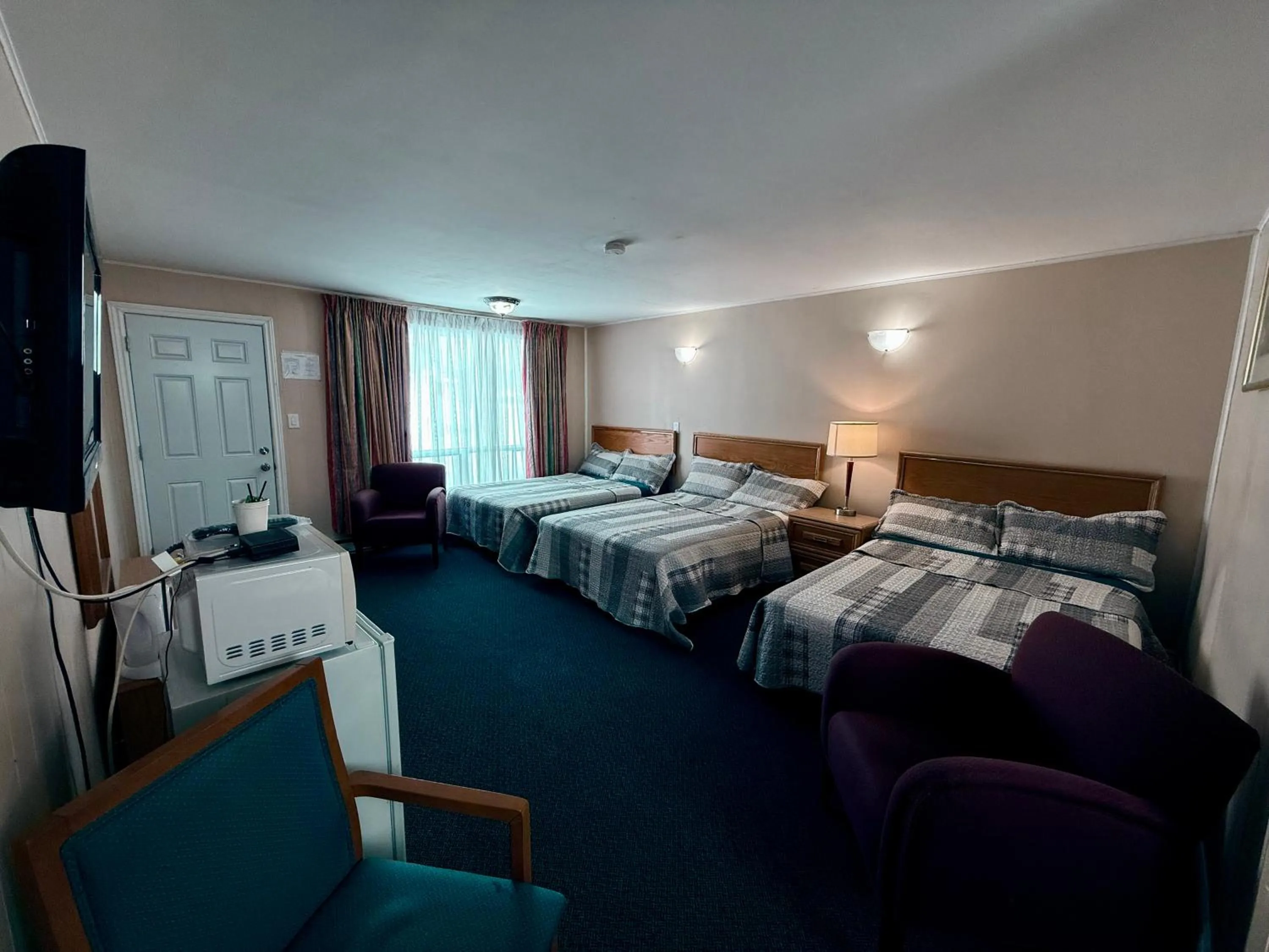 Bed in Guest Inn Motel