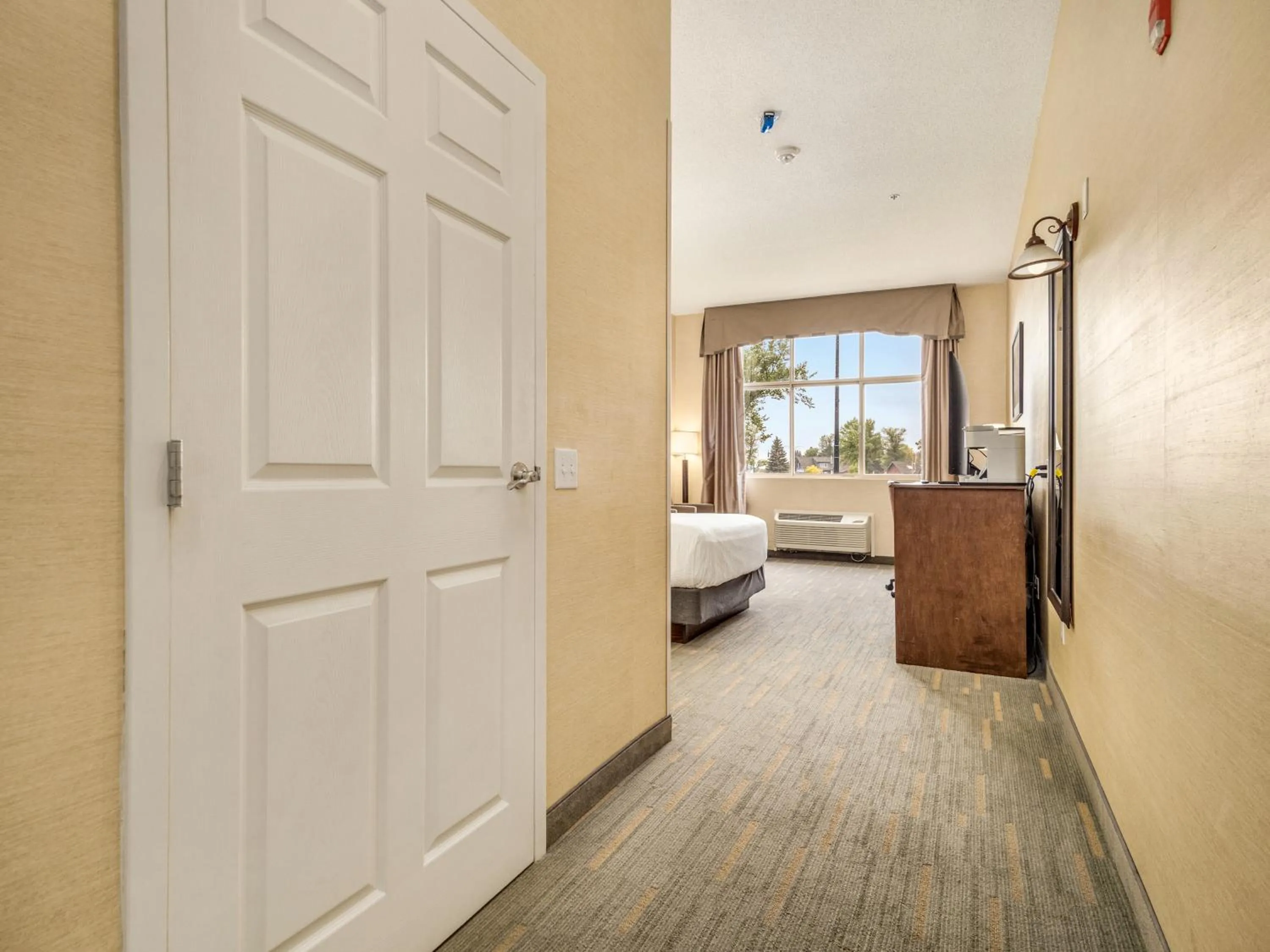 Bedroom, Bed in Holiday Inn Lethbridge by IHG