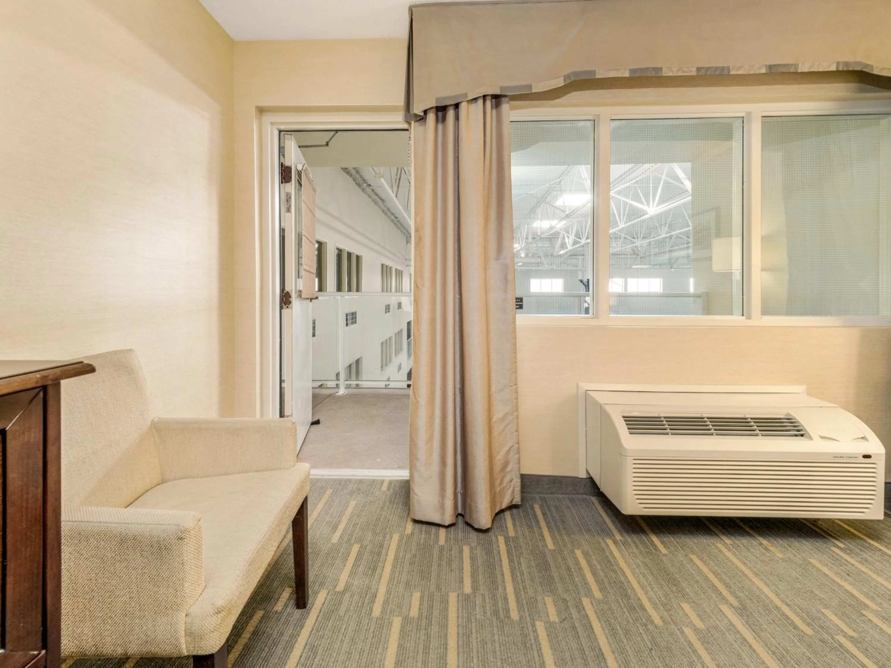 Photo of the whole room, Bed in Holiday Inn Lethbridge by IHG