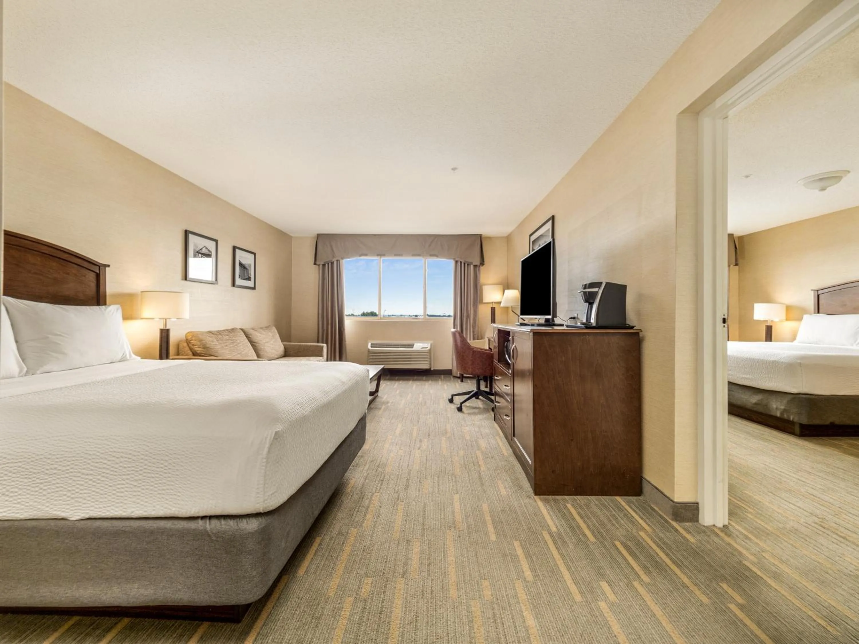 Bedroom, Bed in Holiday Inn Lethbridge by IHG