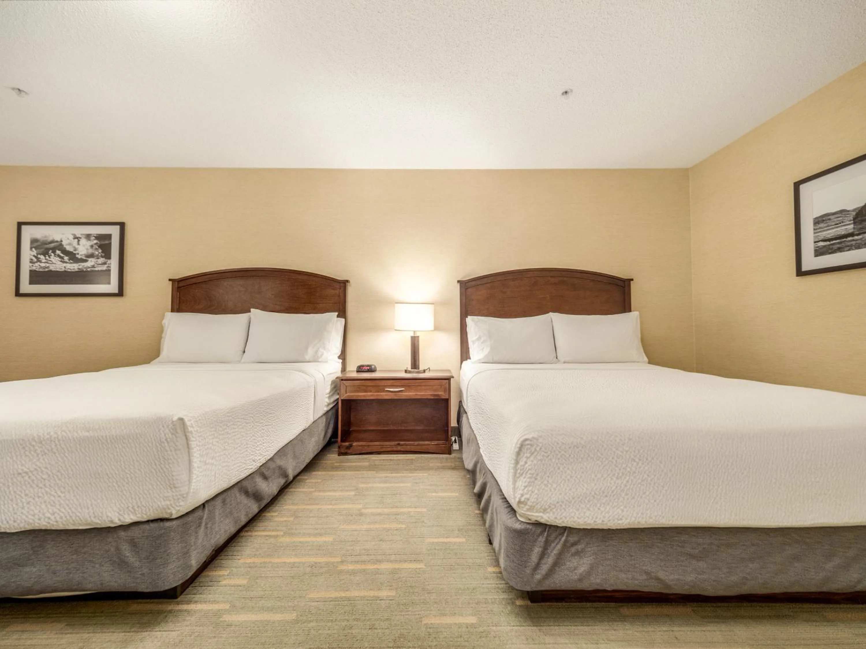 Bed in Holiday Inn Lethbridge by IHG
