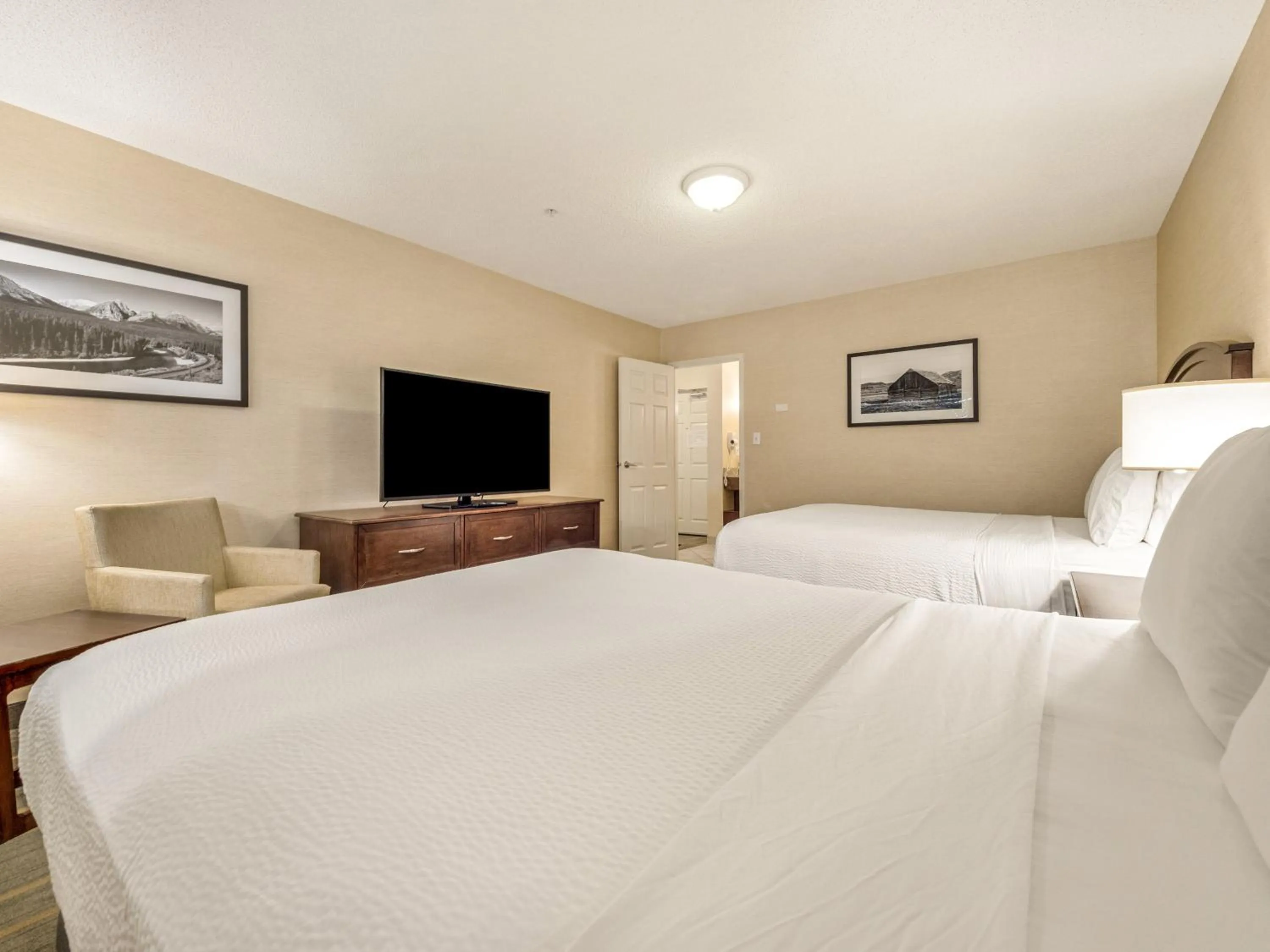Photo of the whole room, Bed in Holiday Inn Lethbridge by IHG