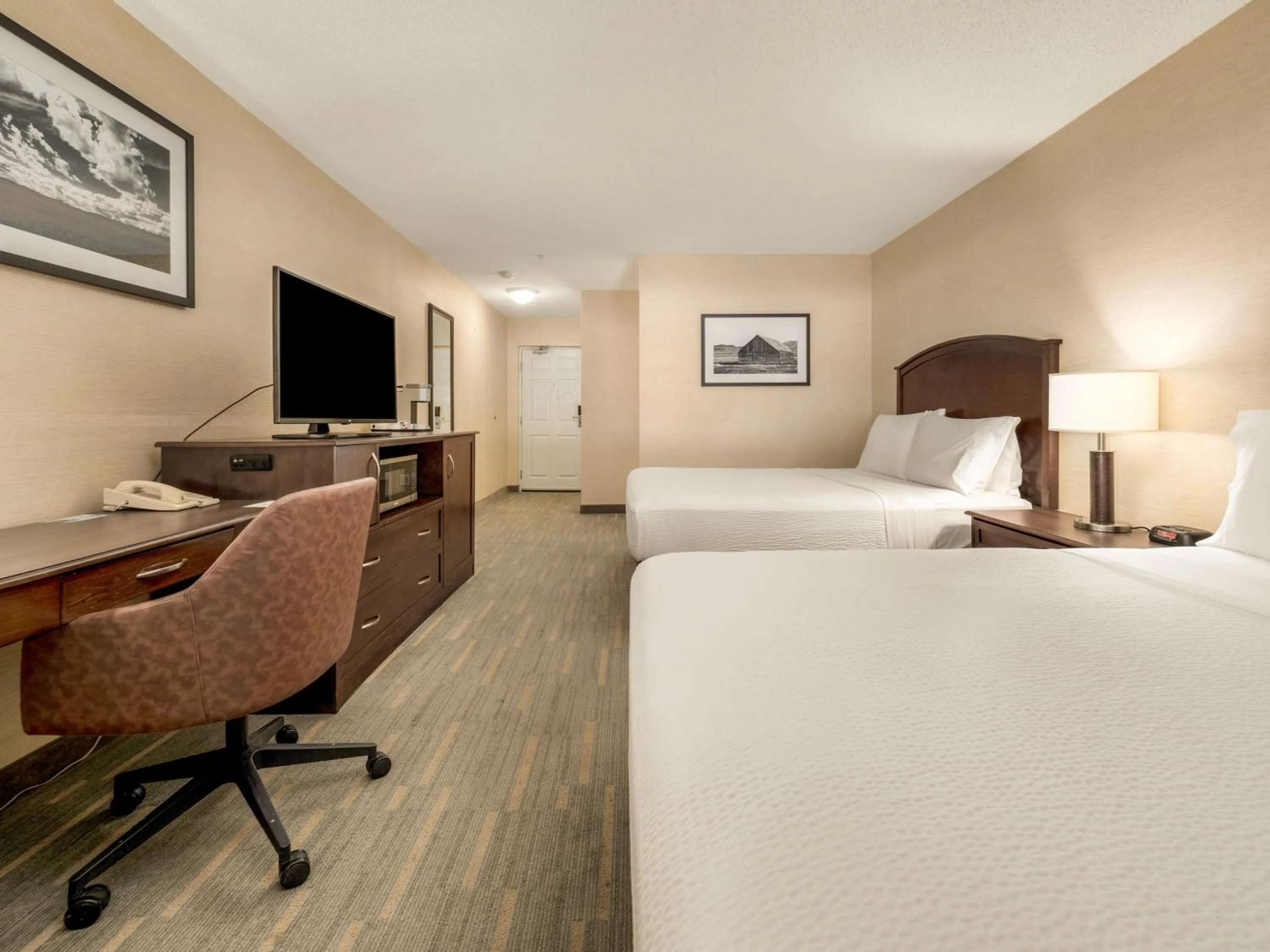 Photo of the whole room, Bed in Holiday Inn Lethbridge by IHG