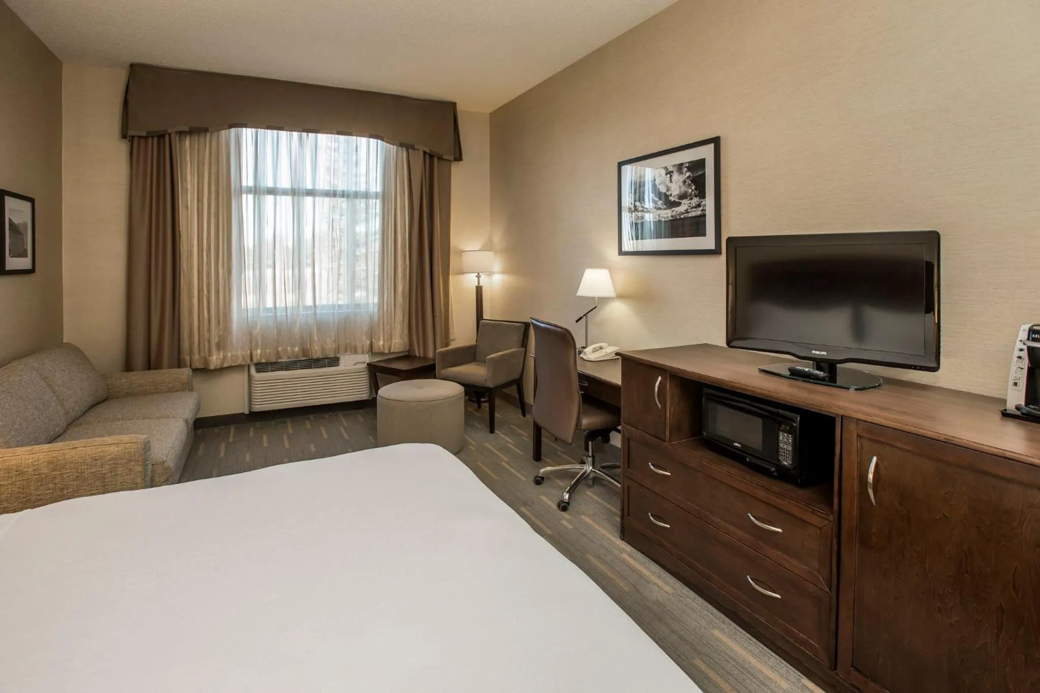 Photo of the whole room, Bed in Holiday Inn Lethbridge by IHG