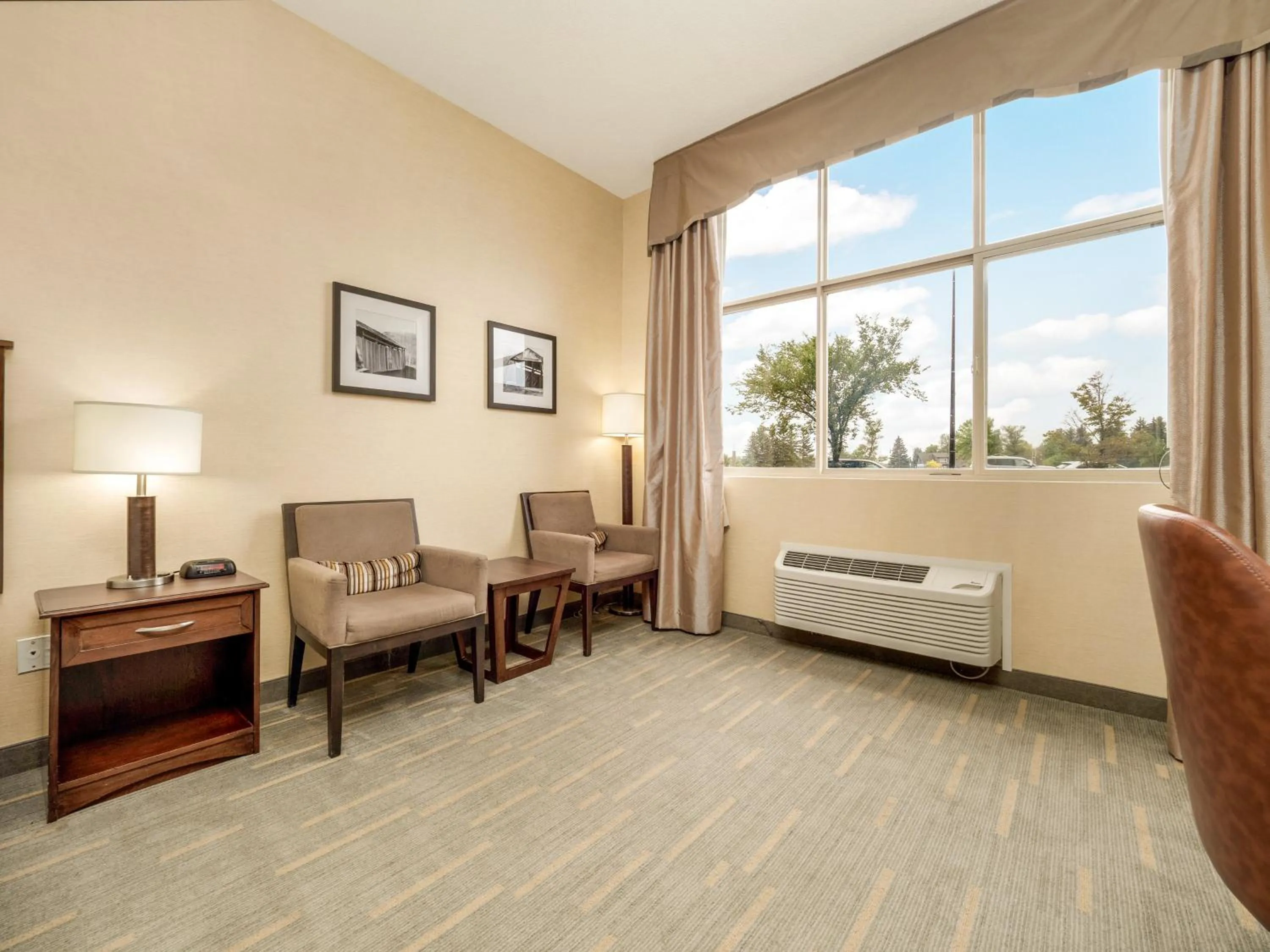 Photo of the whole room in Holiday Inn Lethbridge by IHG