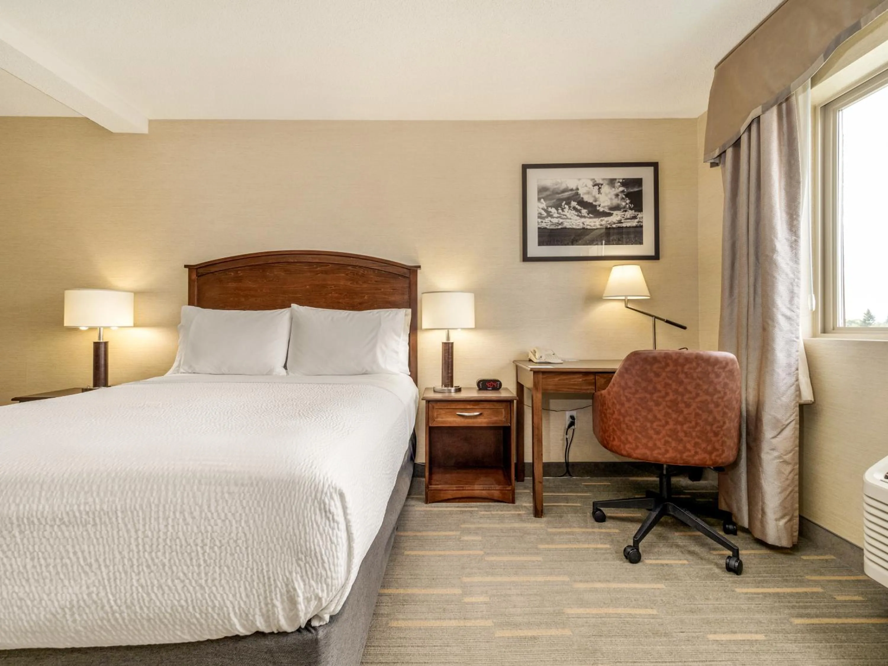 Bedroom, Bed in Holiday Inn Lethbridge by IHG