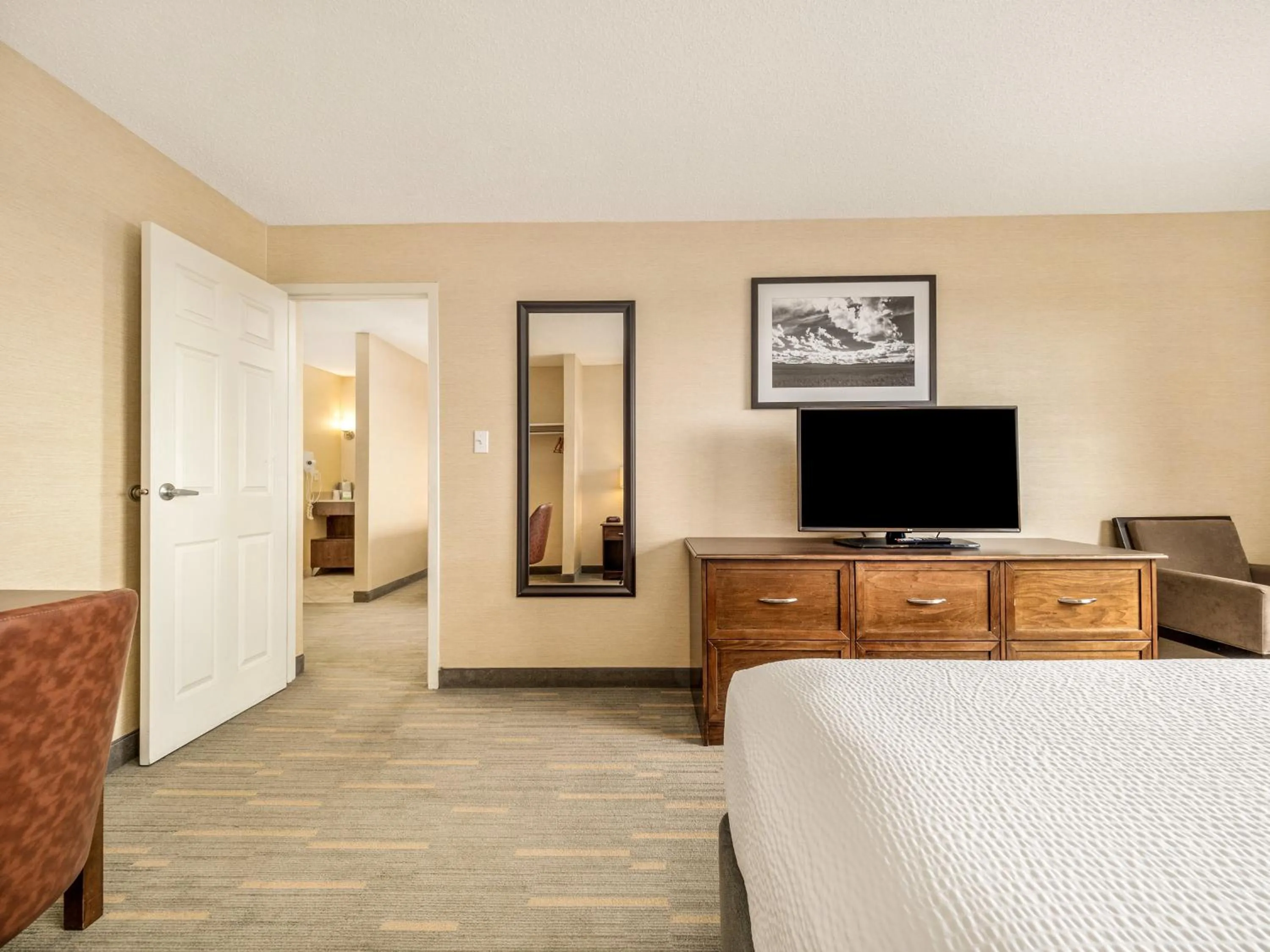 Photo of the whole room, Bed in Holiday Inn Lethbridge by IHG