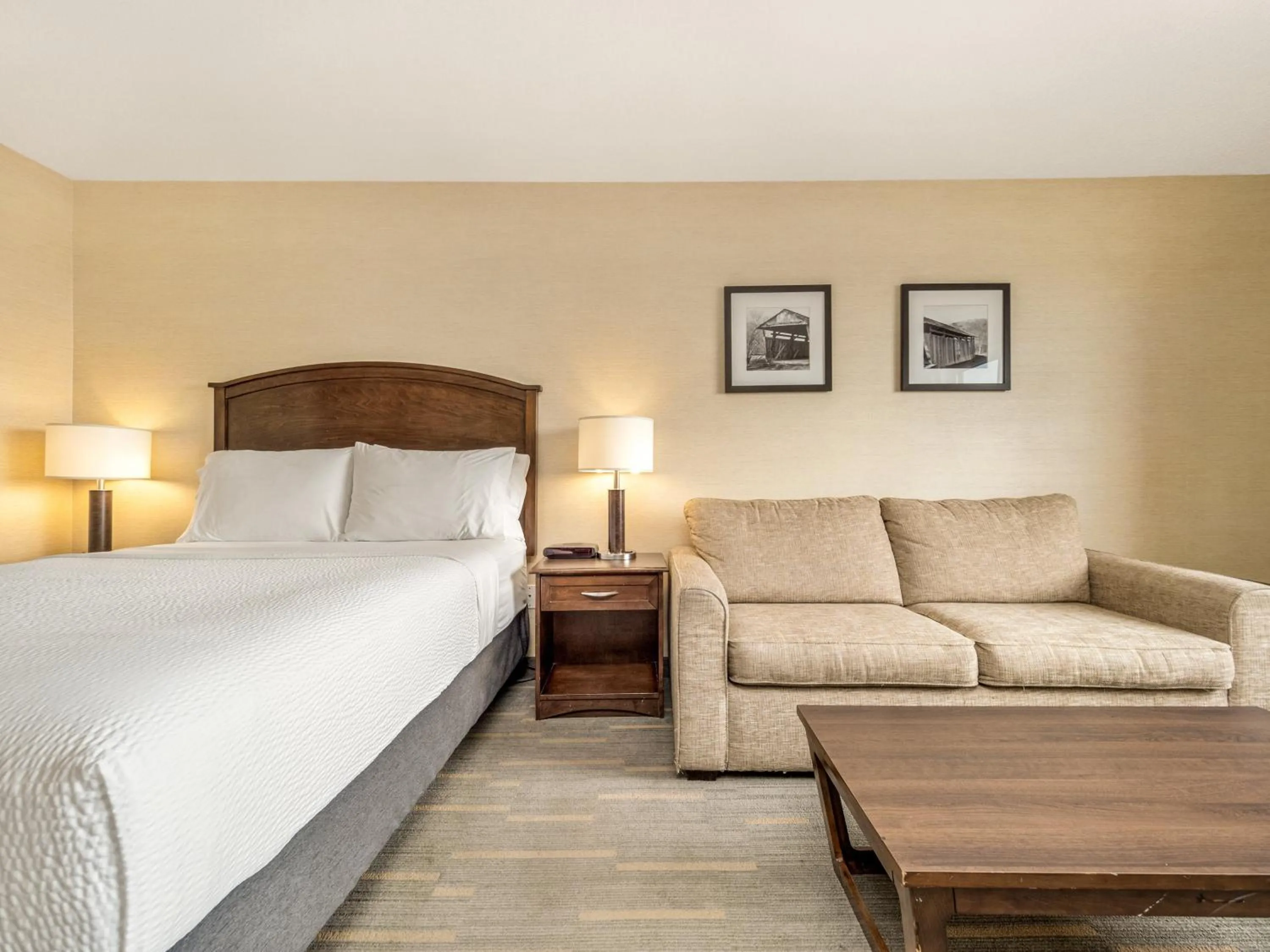 Photo of the whole room, Bed in Holiday Inn Lethbridge by IHG