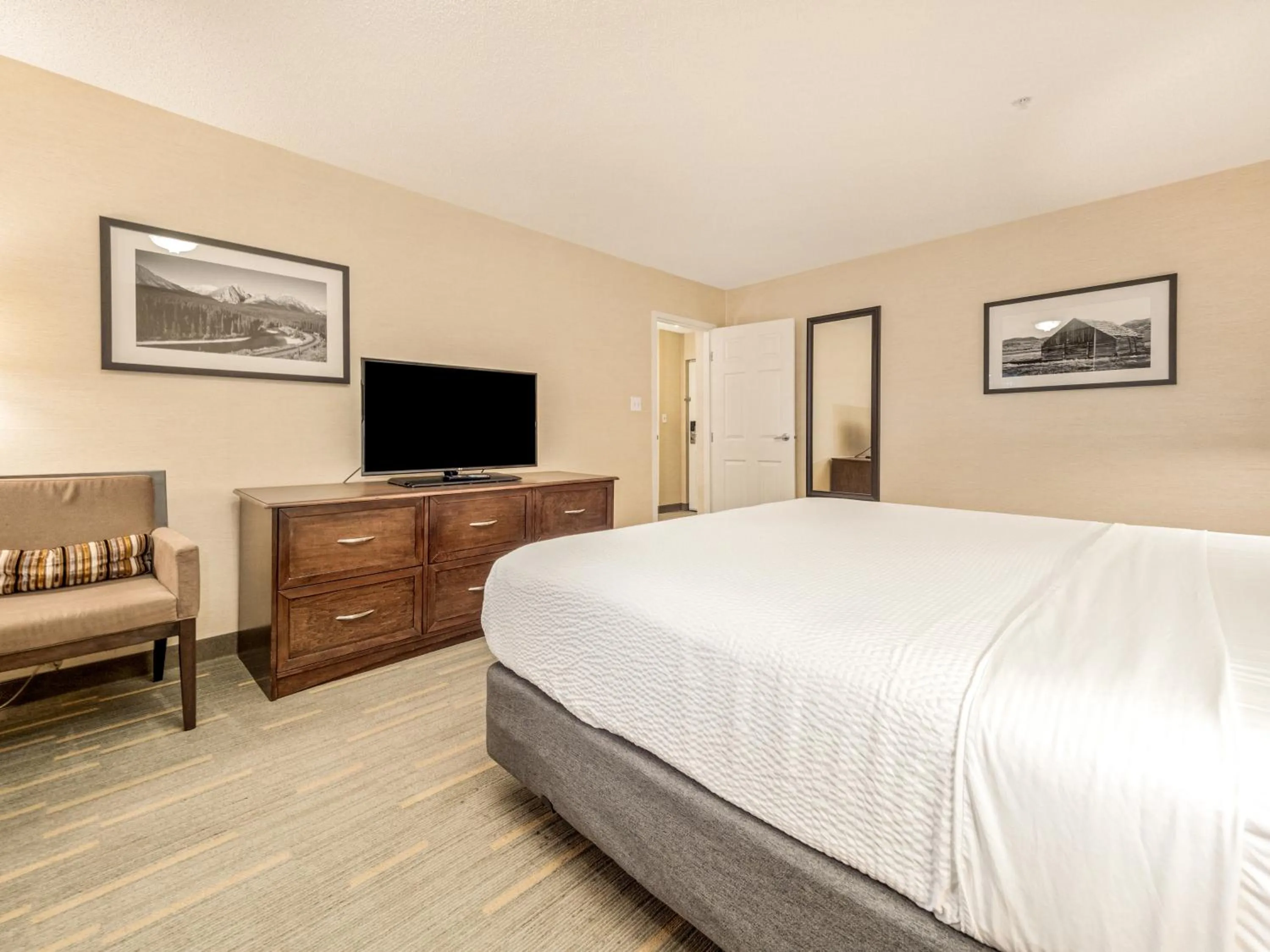 Bedroom, Bed in Holiday Inn Lethbridge by IHG